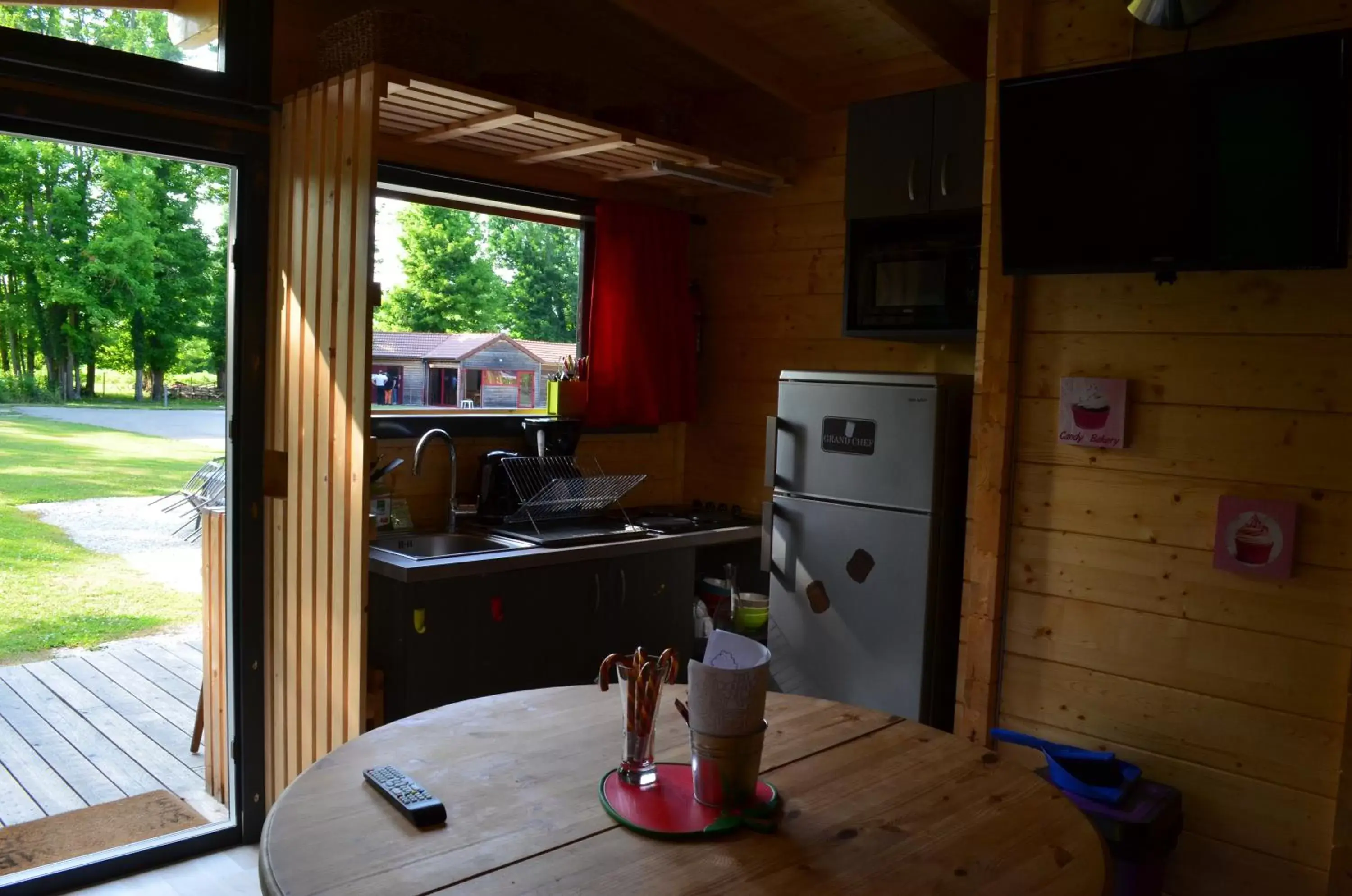 Kitchen or kitchenette, Kitchen/Kitchenette in Le Village de la Champagne - Slowmoov