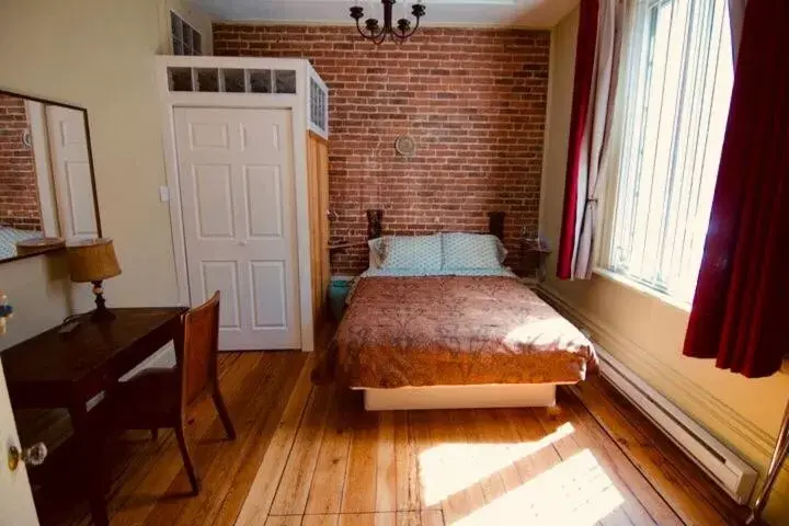 Queen Room in À l'Adresse du Centre-Ville Queen Room in À l'Adresse du Centre-Ville