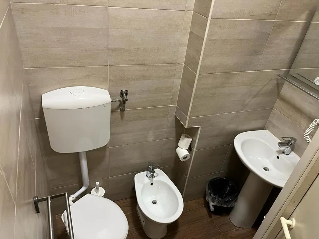 Shower in Albergo Corvetto Corso Lodi