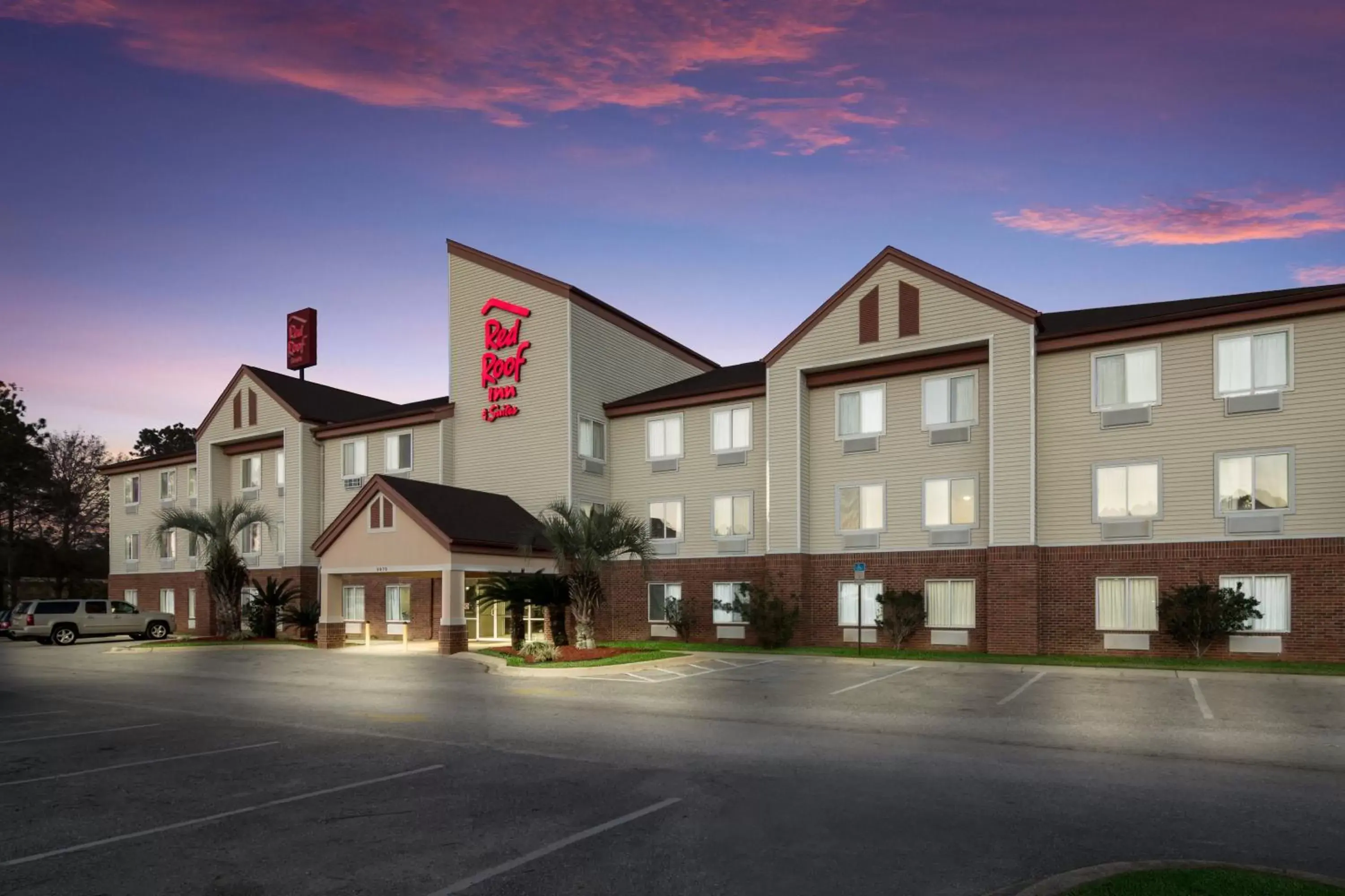 Property Building in Red Roof Inn & Suites Pensacola East - Milton