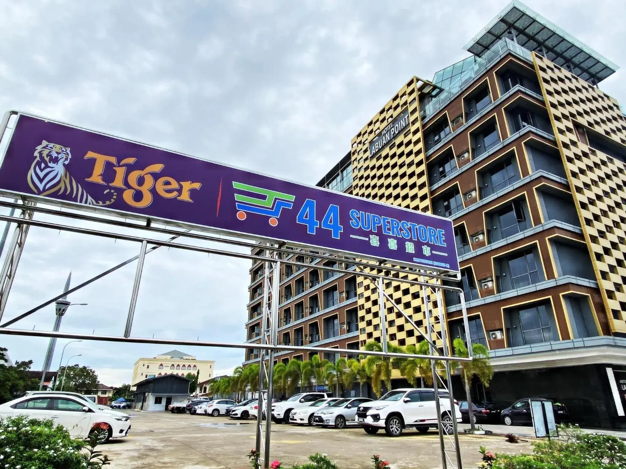 On-site shops, Property Building in Hotel Labuan Point