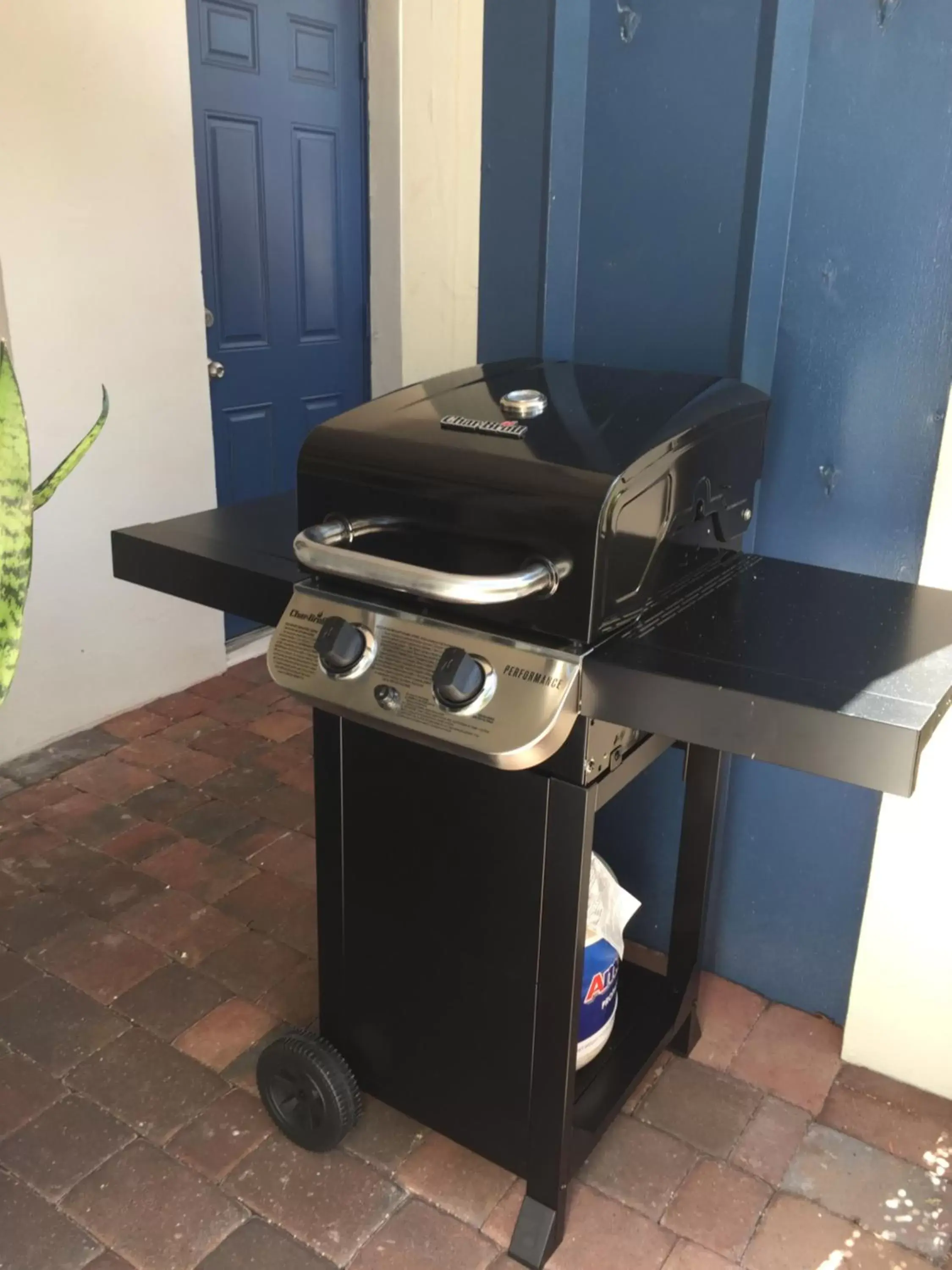 BBQ Facilities in 4145 By The Sea Inn & Suites