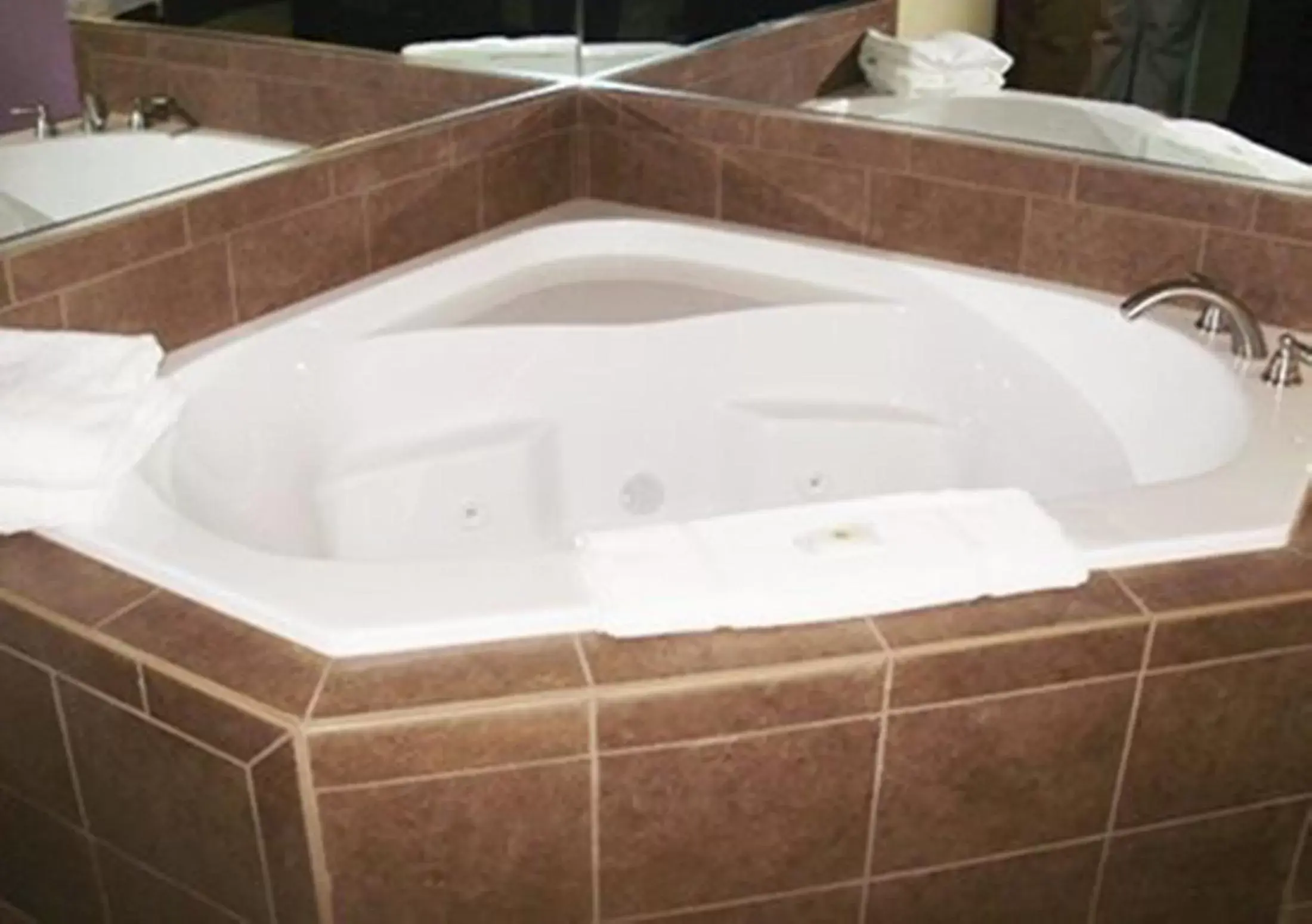 Hot Tub in Comfort Inn & Suites Dothan East