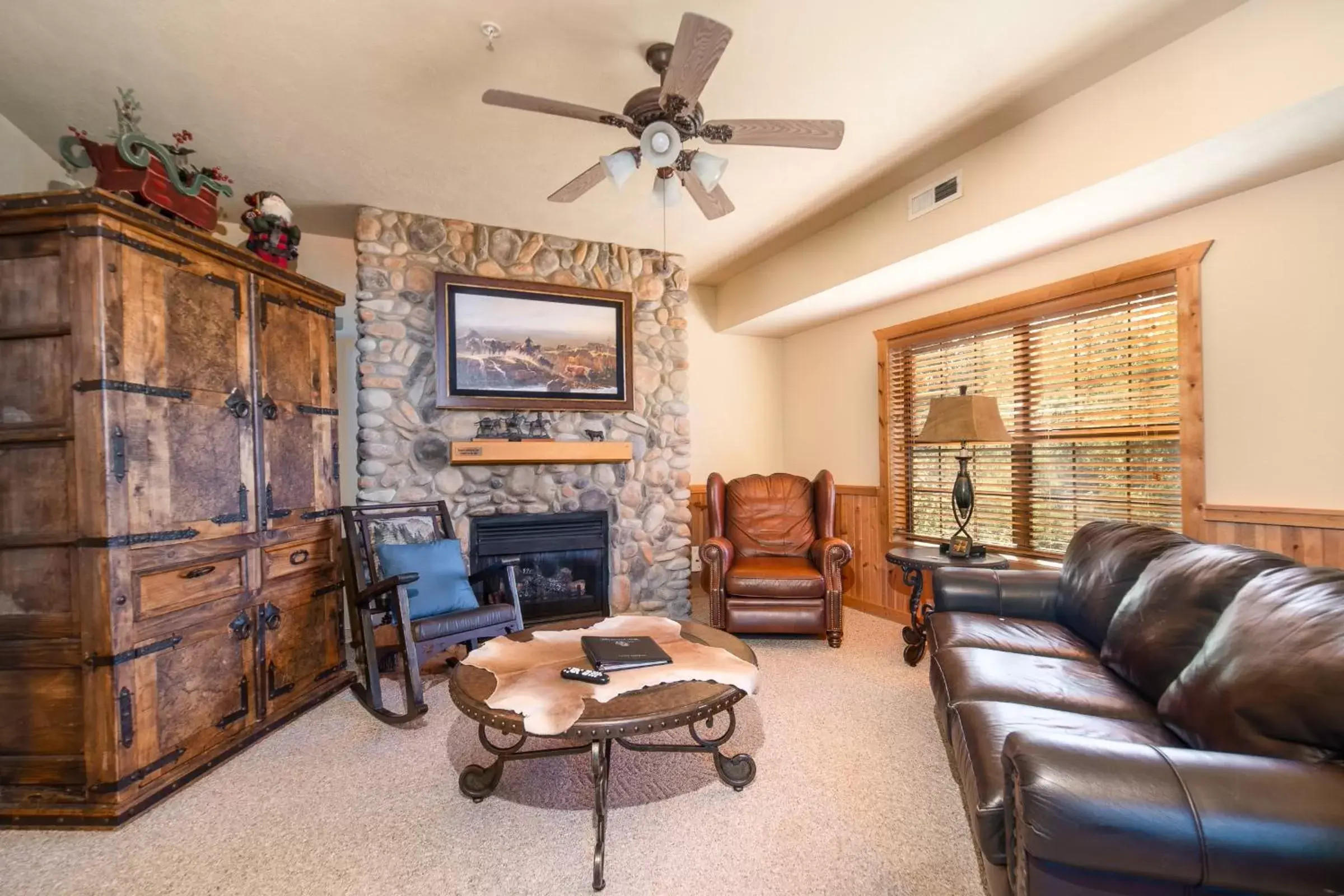 Living room in Cabins at Grand Mountain