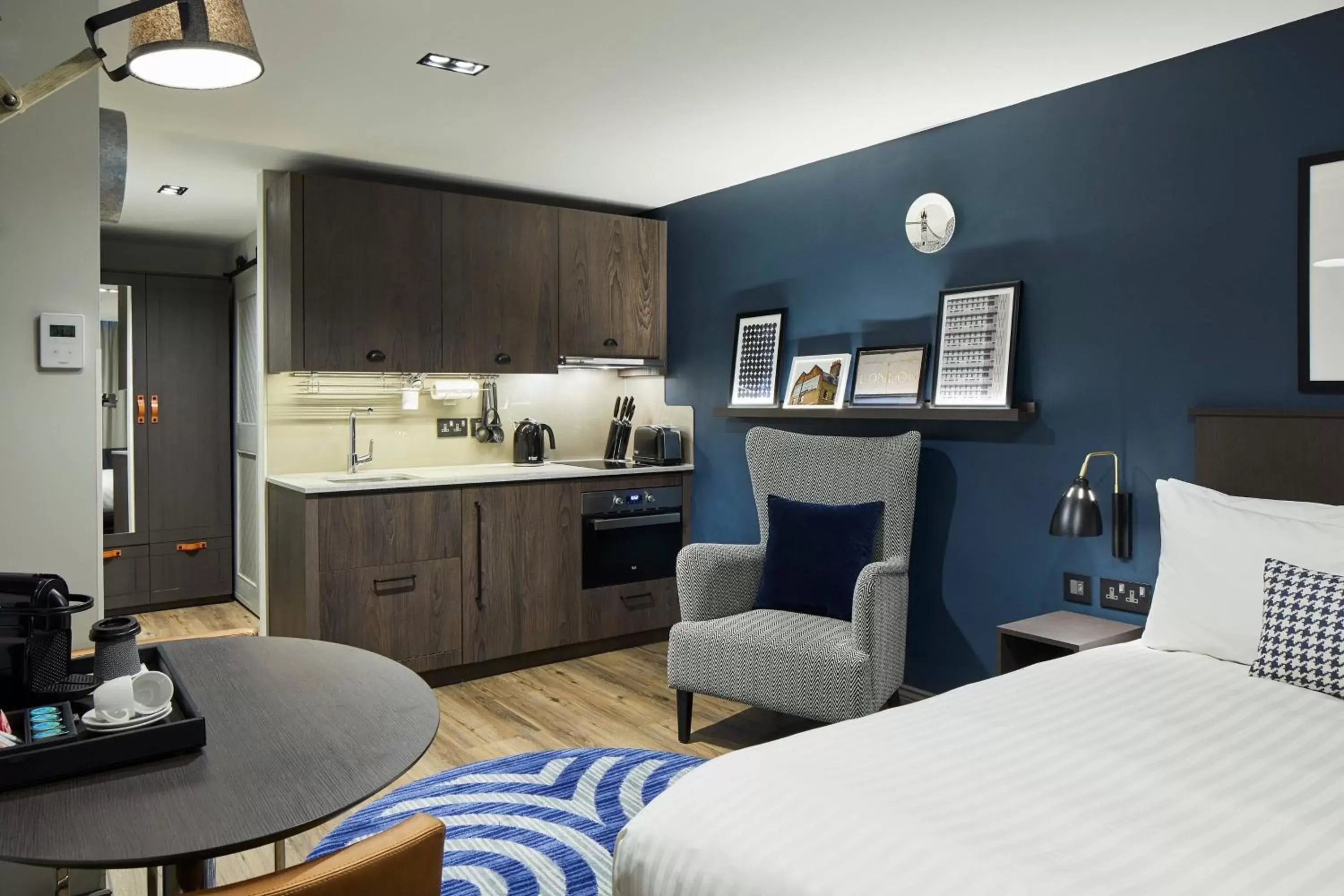 Photo of the whole room, Kitchen/Kitchenette in Residence Inn by Marriott London Tower Bridge
