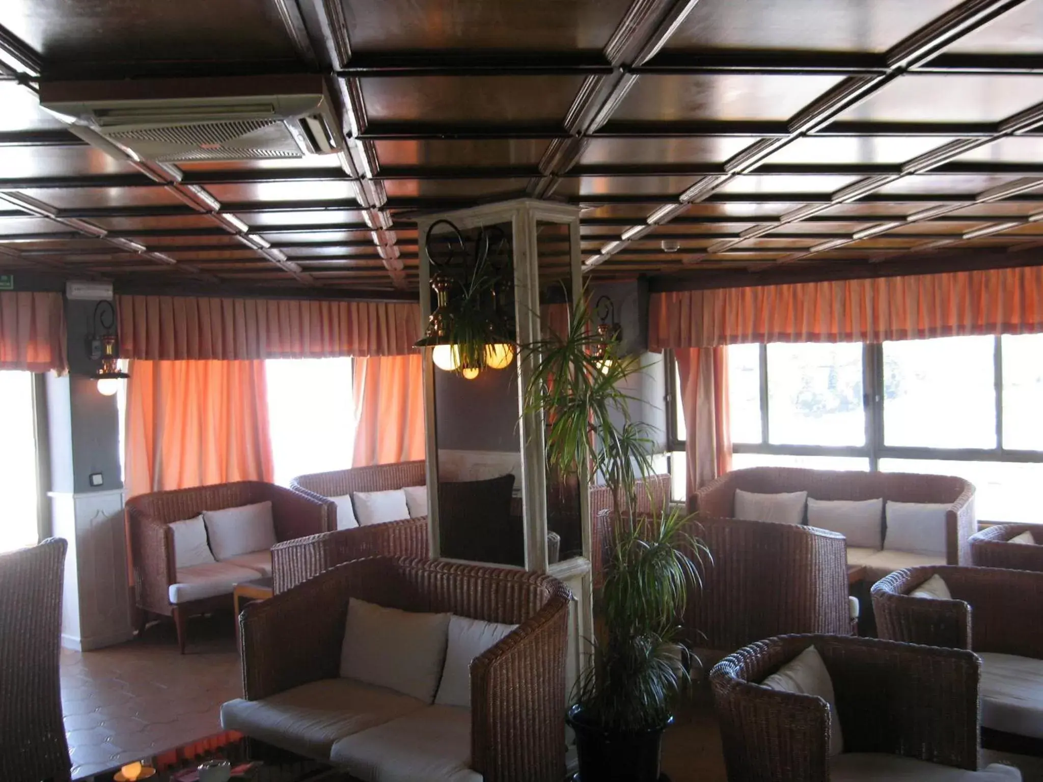 Lounge or bar, Seating Area in Hotel Guadalquivir