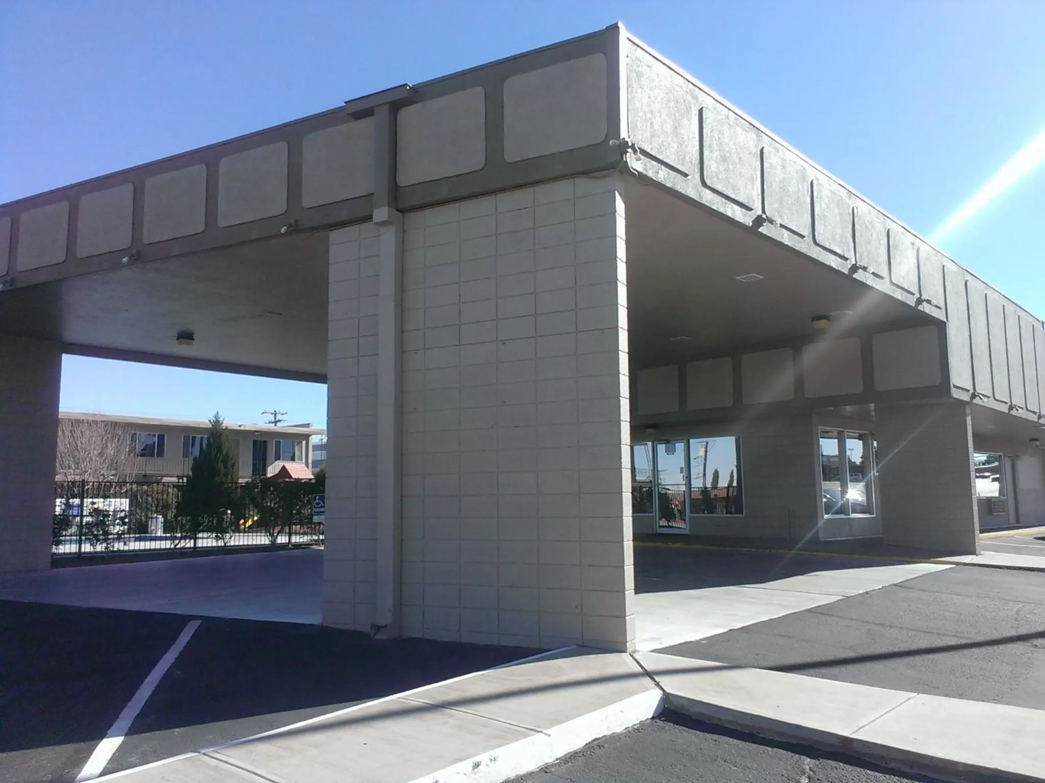 Facade/entrance in Lake Powell Canyon Inn