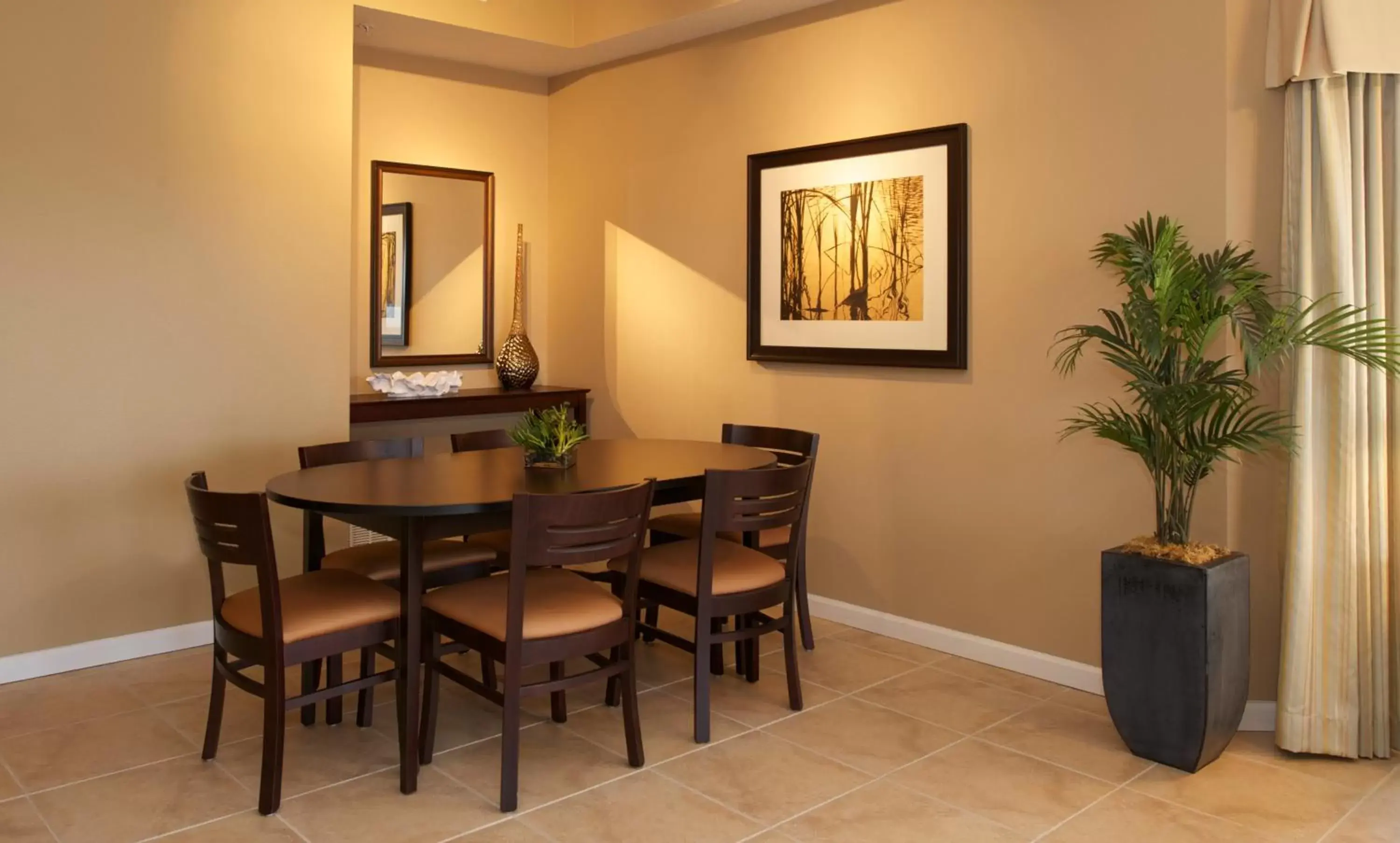 Decorative detail, Dining Area in WorldQuest Orlando Resort