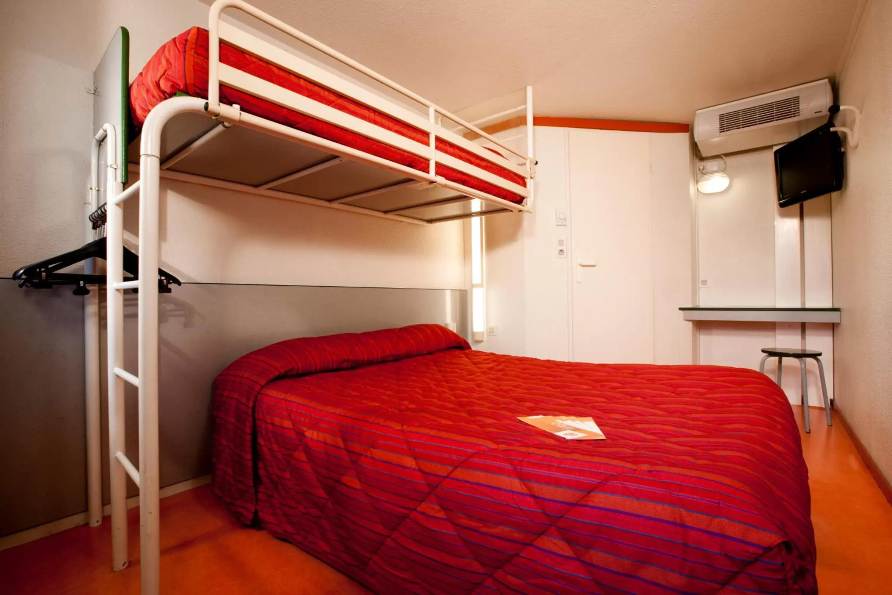 Bed, Bunk Bed in Premiere Classe Cambrai Proville