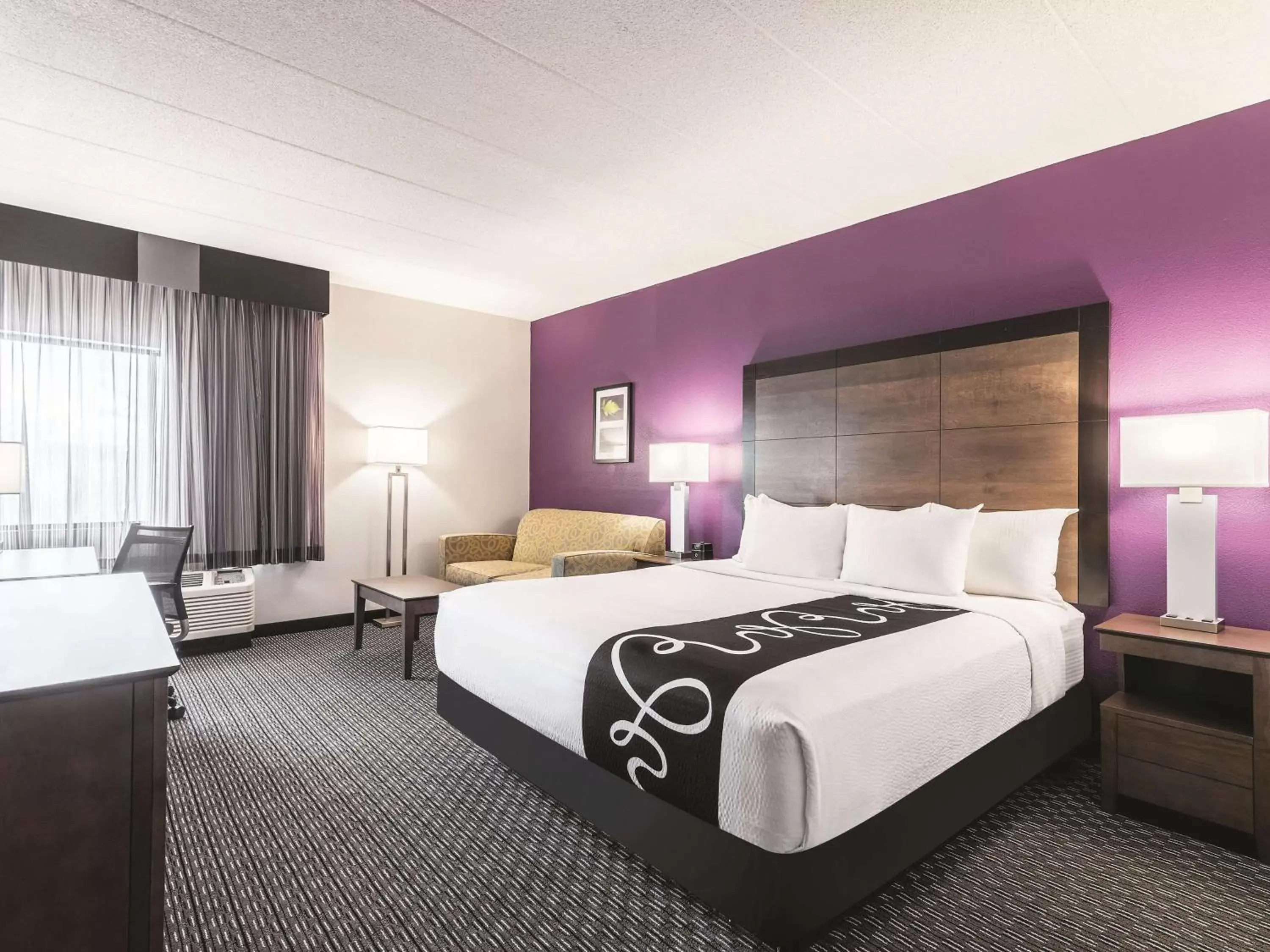 King Room with Sofa Bed in La Quinta by Wyndham Salem NH King Room with Sofa Bed in La Quinta by Wyndham Salem NH