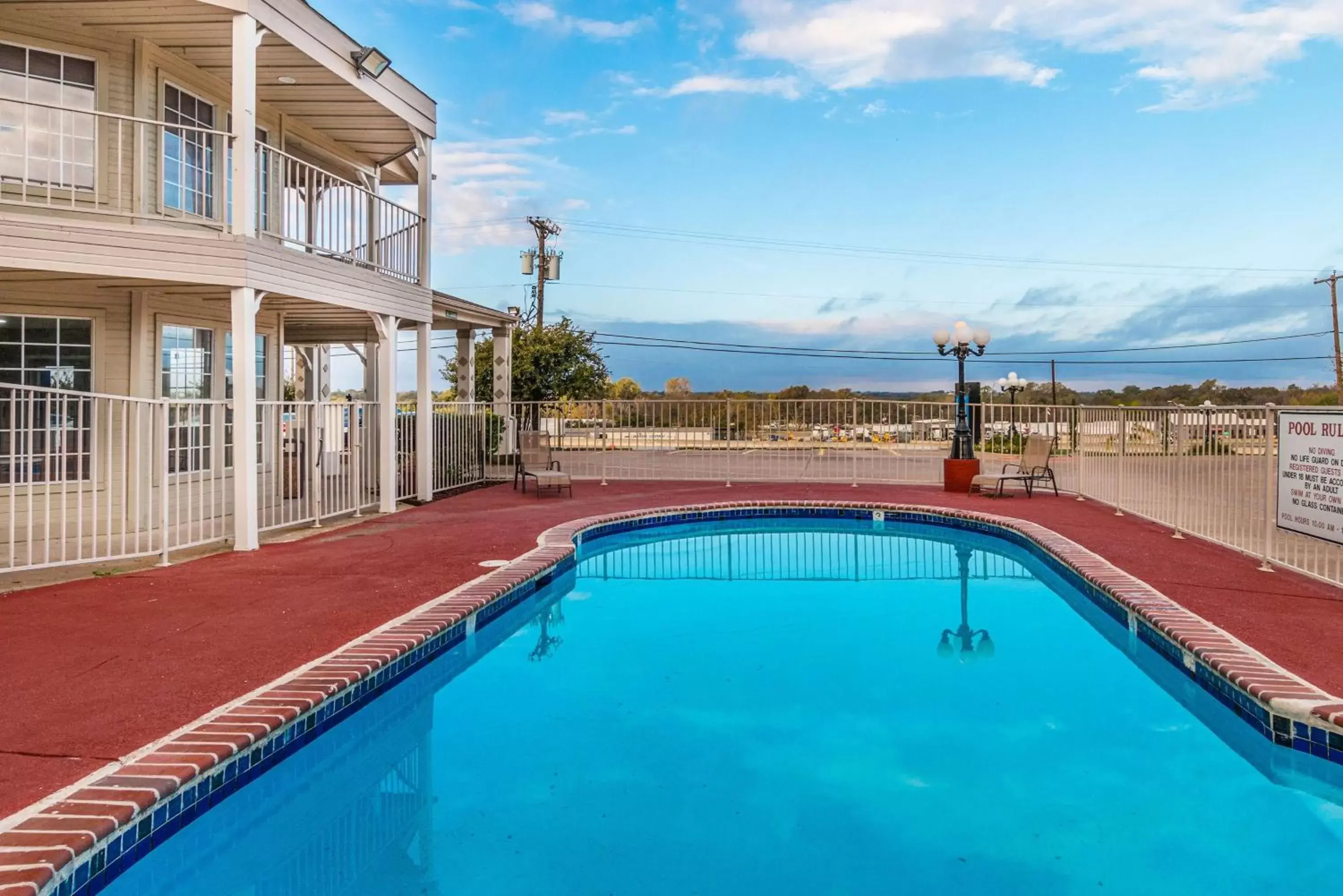 Day, Swimming Pool in Motel 6-Waxahachie, TX