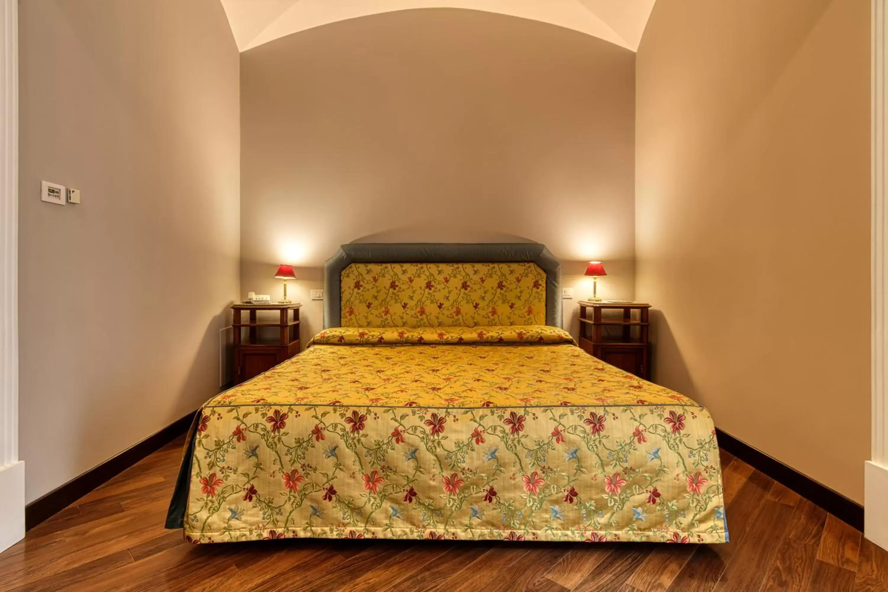 Bed in Decumani Hotel De Charme