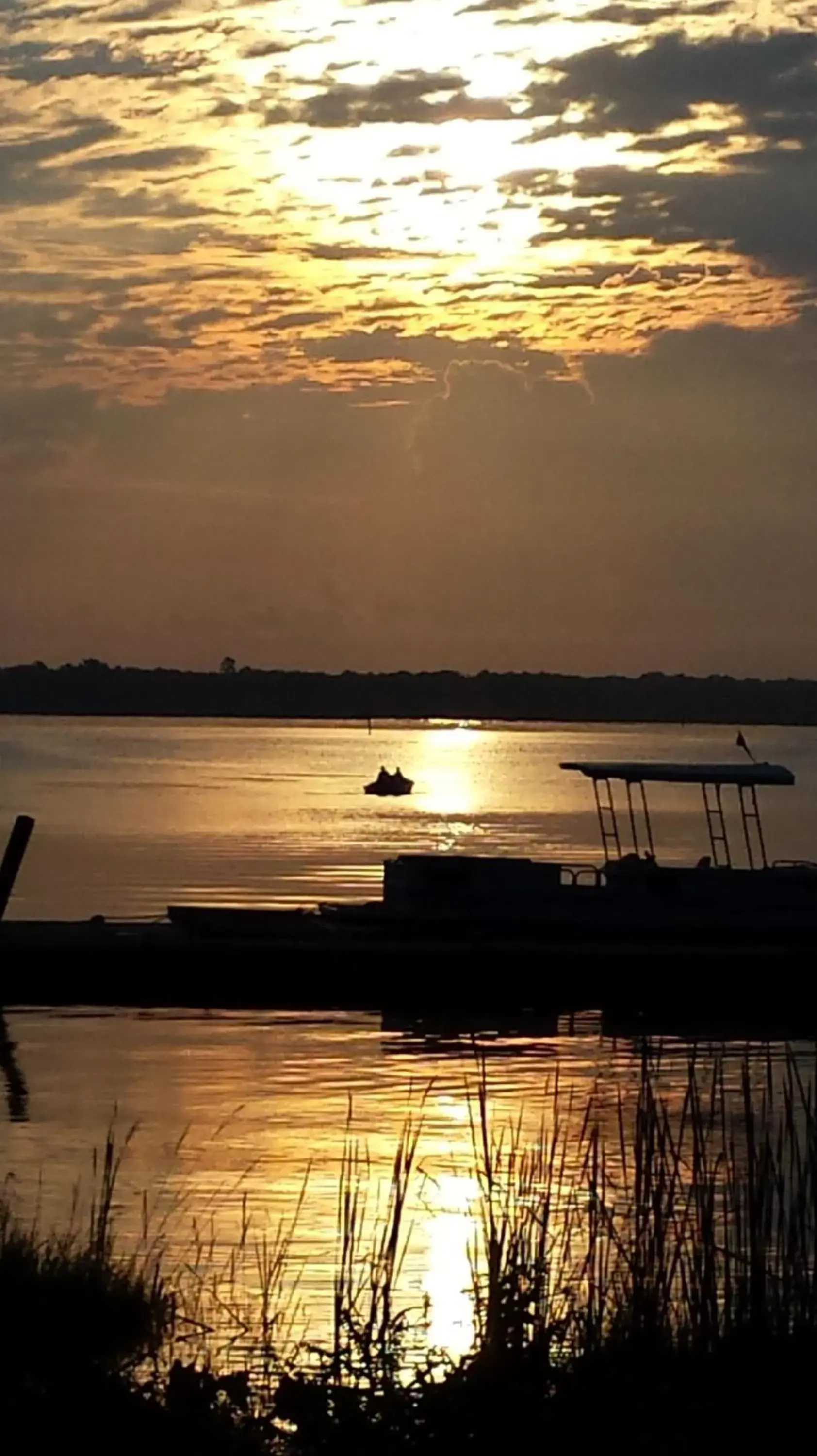 Natural landscape, Sunrise/Sunset in Crystal Cove Riverfront Resort