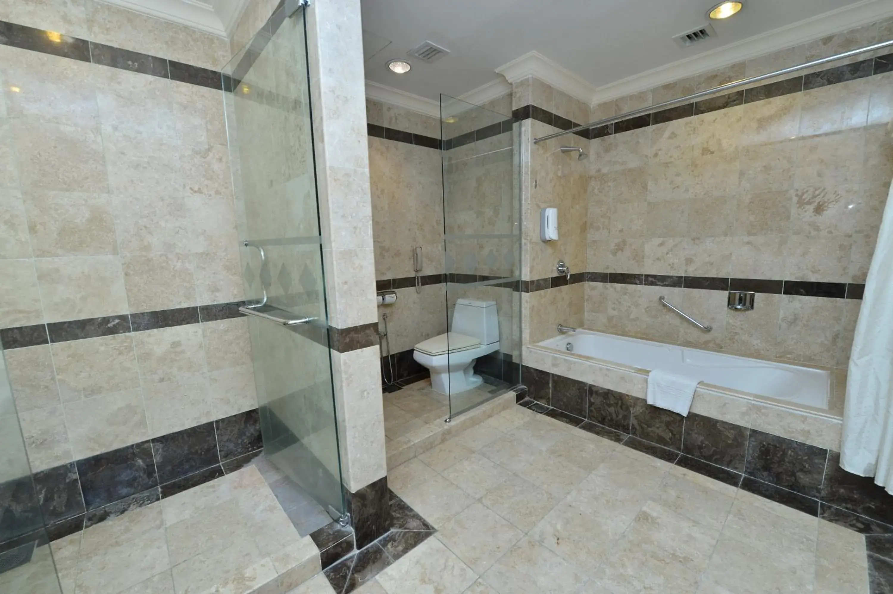 Bathroom in Emerald Puteri Hotel