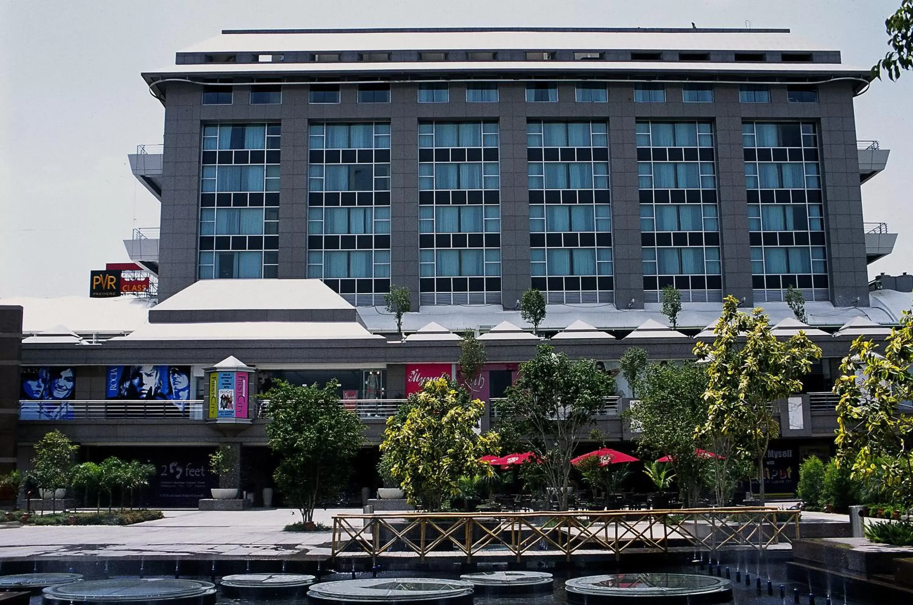 Facade/entrance, Property Building in Svelte Hotel and Personal Suites