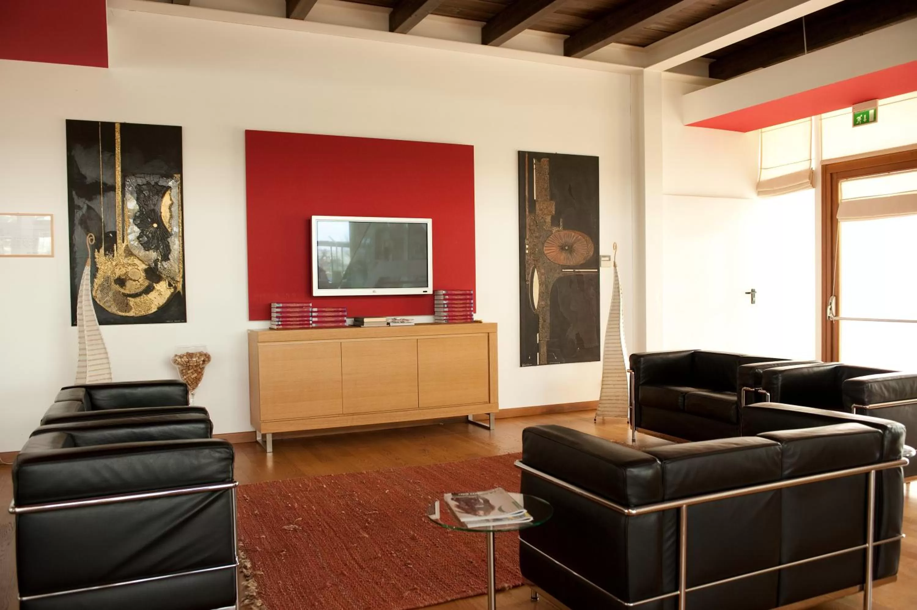 Communal lounge/ TV room in Hotel Villa Carlotta