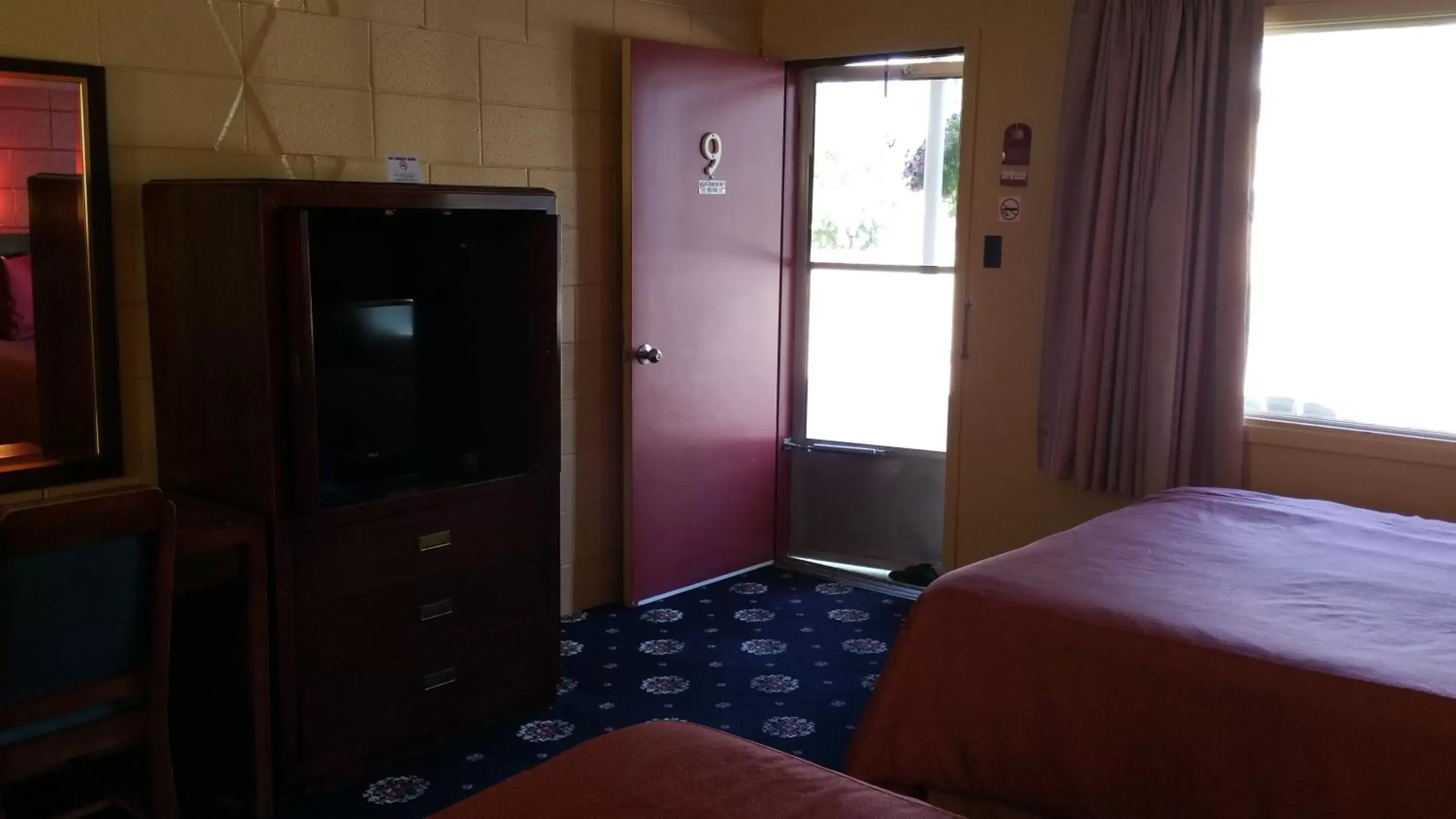 Photo of the whole room, Room Photo in Riverview Motel