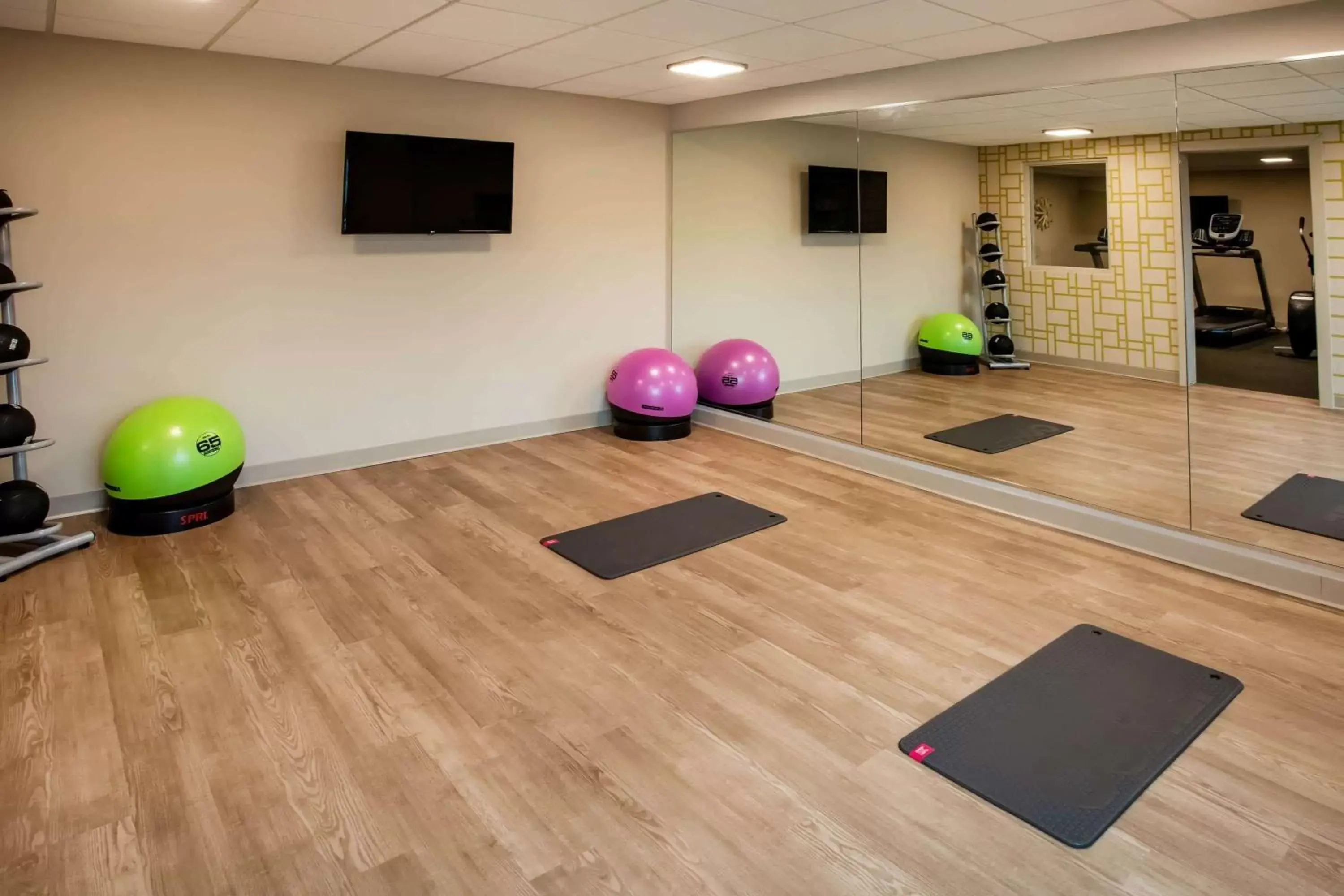 Fitness centre/facilities in Days Inn & Suites by Wyndham Duluth by the Mall Fitness centre/facilities in Days Inn & Suites by Wyndham Duluth by the Mall