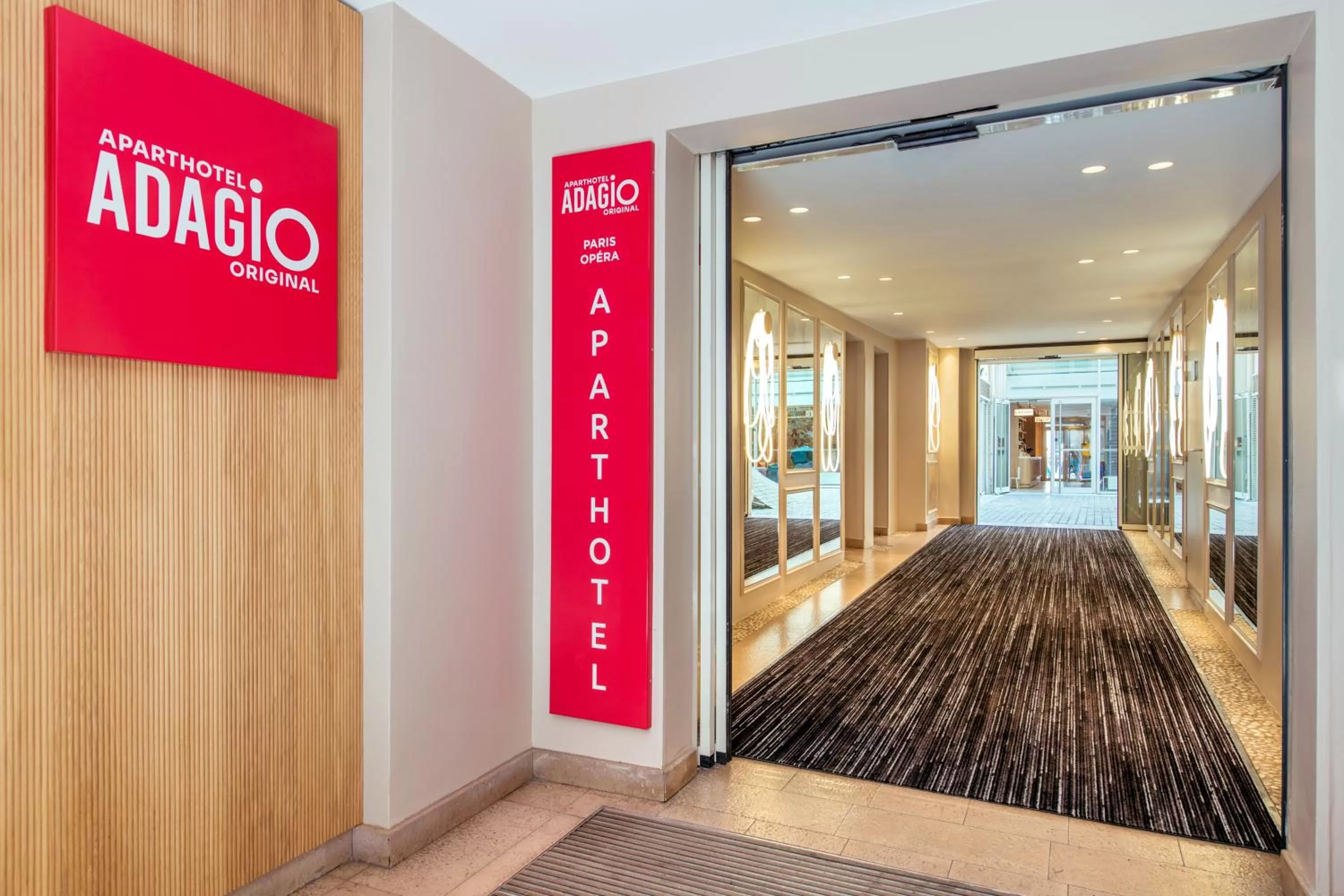 Facade/entrance in Aparthotel Adagio Paris Opéra