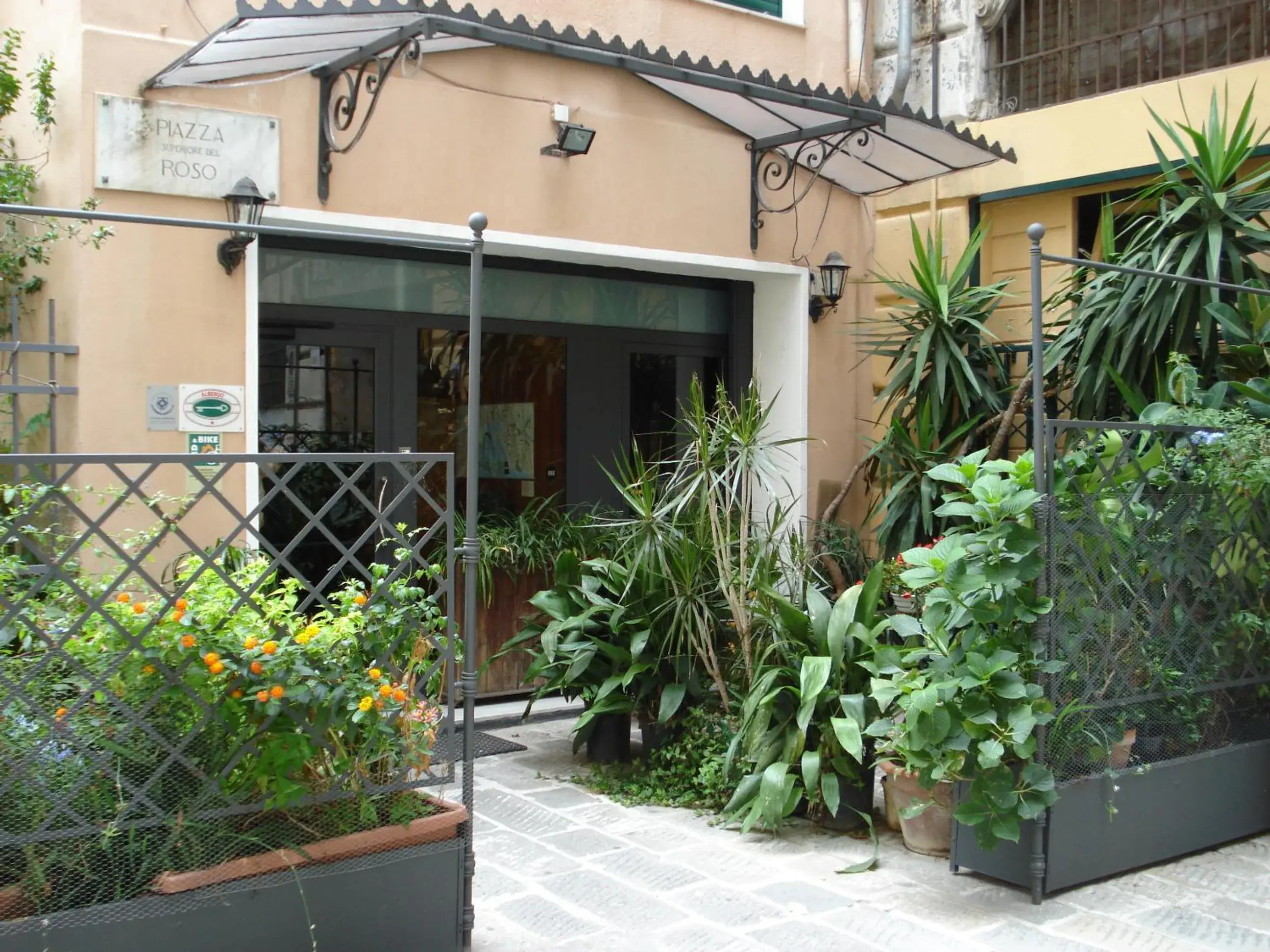 Facade/entrance in Hotel Bologna