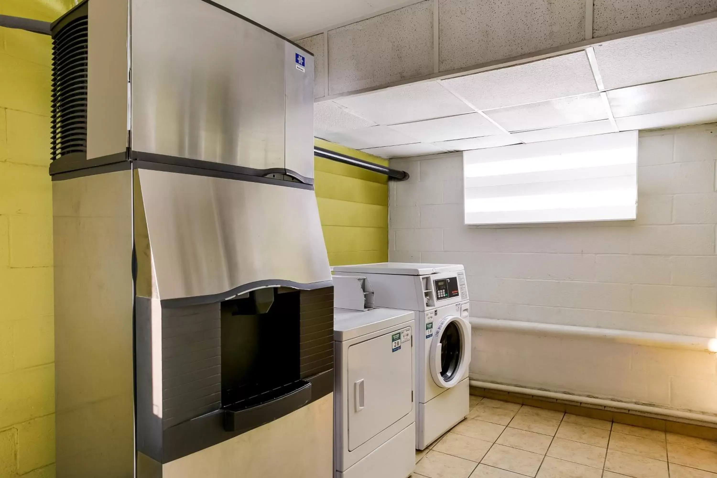 Other, Kitchen/Kitchenette in Red Roof Inn Baltimore