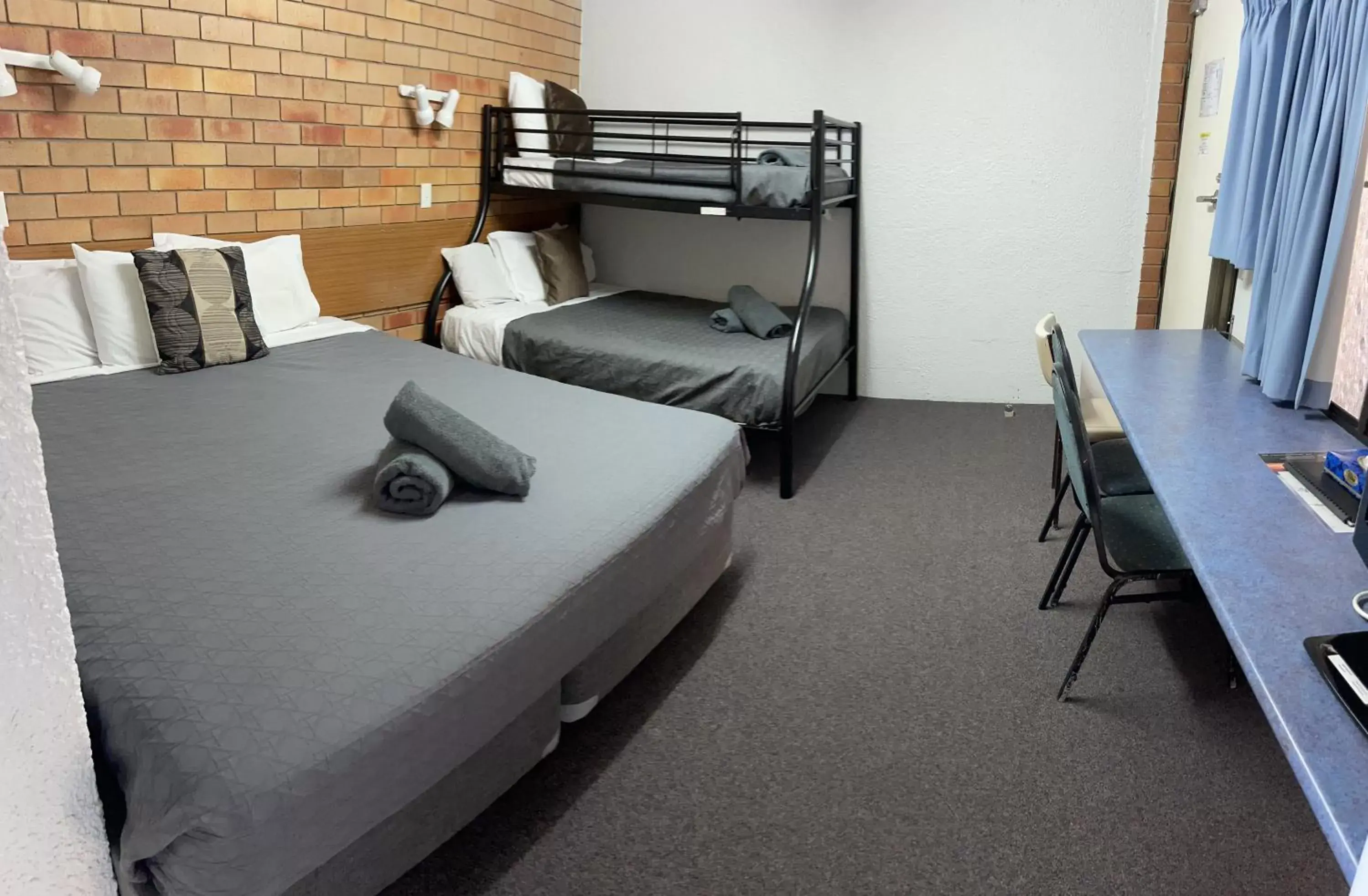 Deluxe Family Suite in Abajaz Motor Inn - King Beds - Central Deluxe Family Suite in Abajaz Motor Inn - King Beds - Central