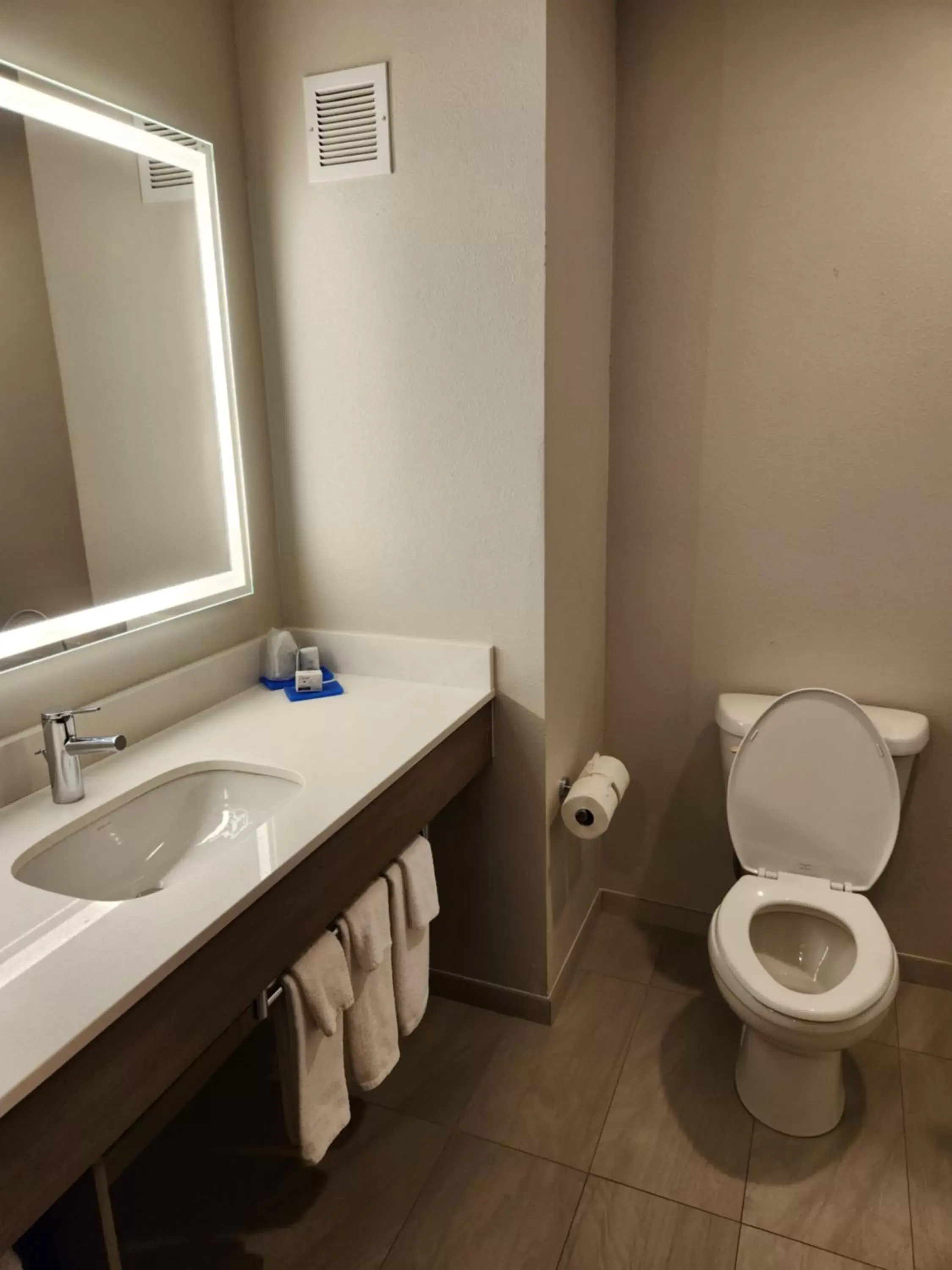 Bathroom in Holiday Inn Express & Suites Perry, an IHG Hotel