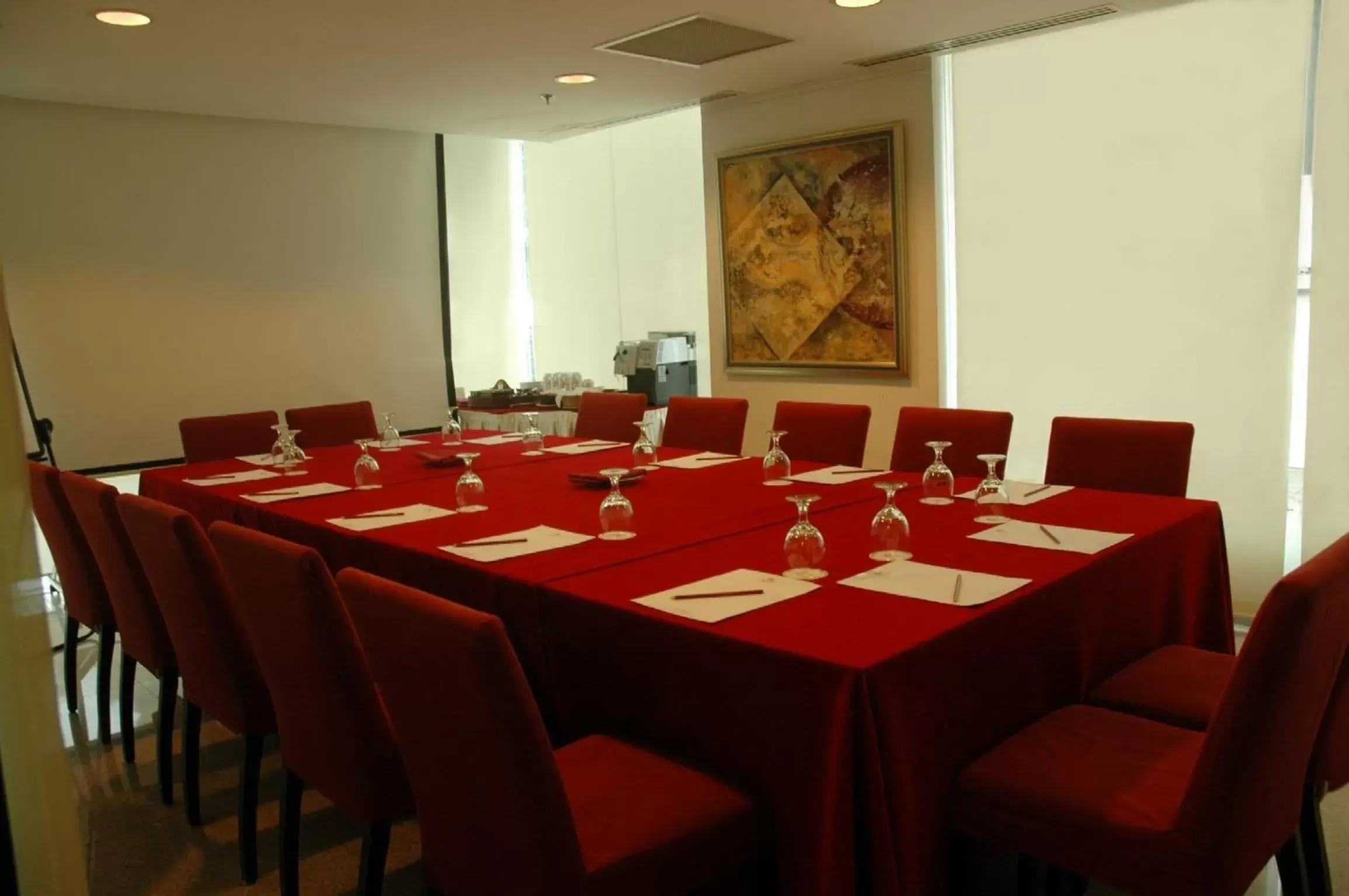 Business facilities in Hotel Royal at Queens