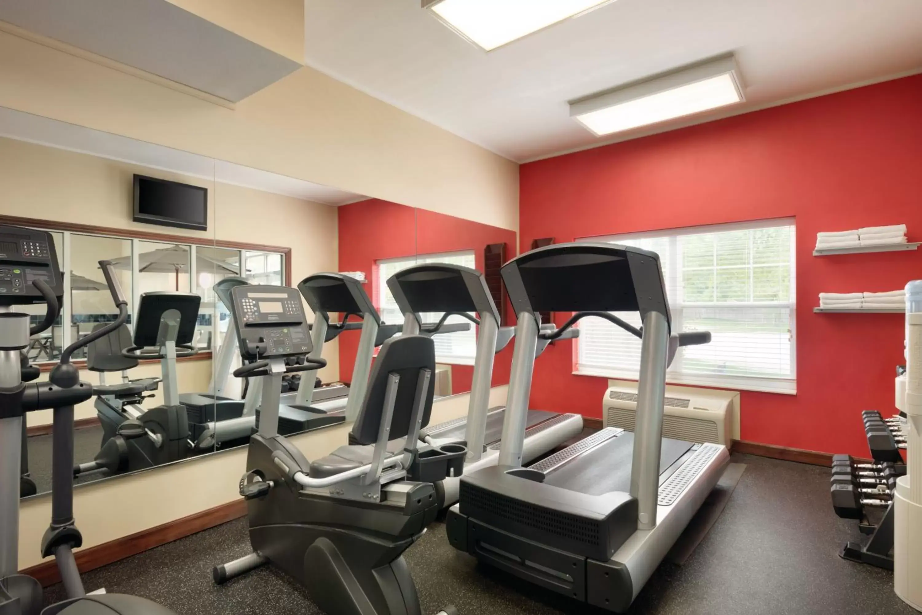 Fitness centre/facilities, Fitness Center/Facilities in Country Inn & Suites by Radisson, Des Moines West, IA