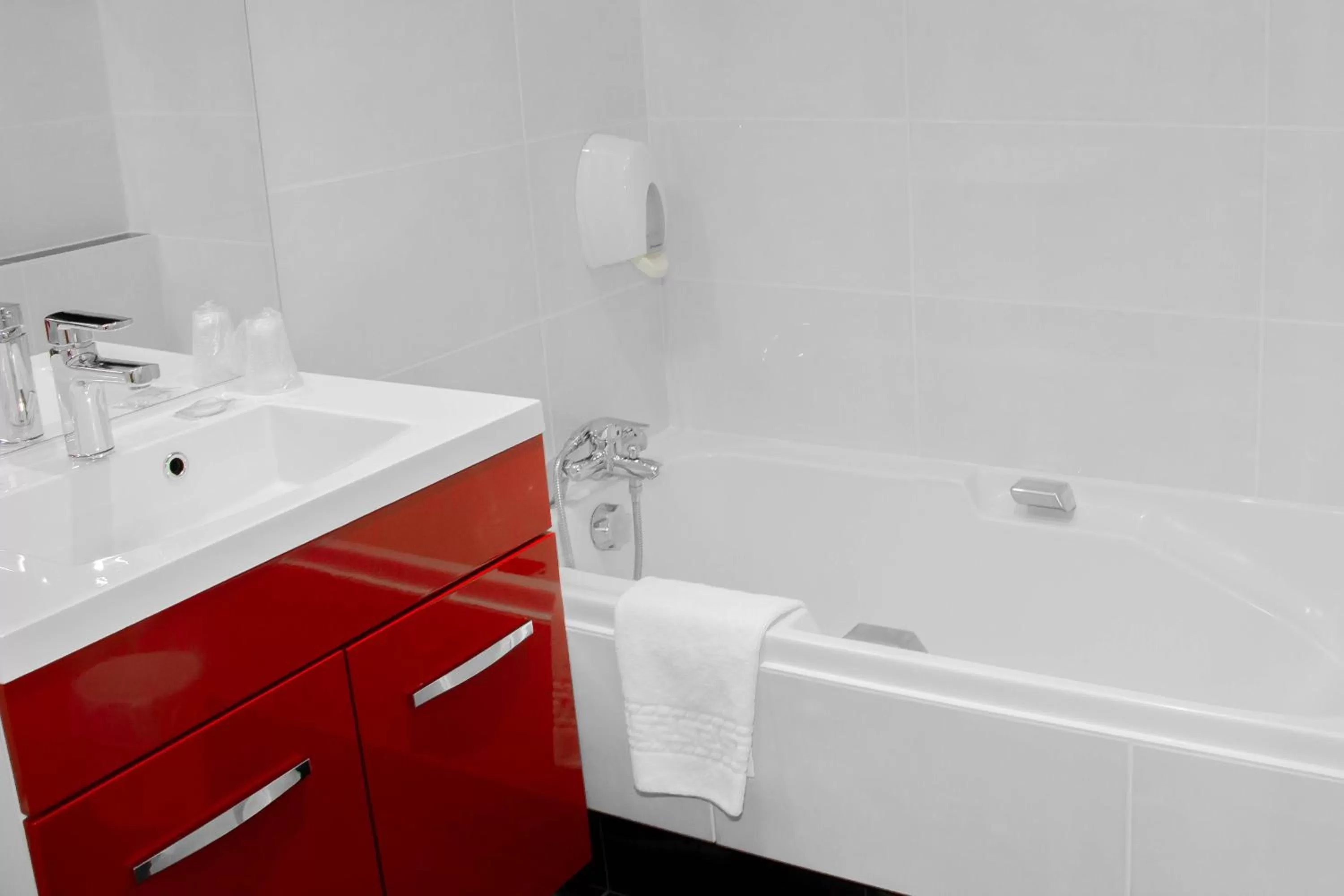 Toilet in Cit'Hotel Europeen