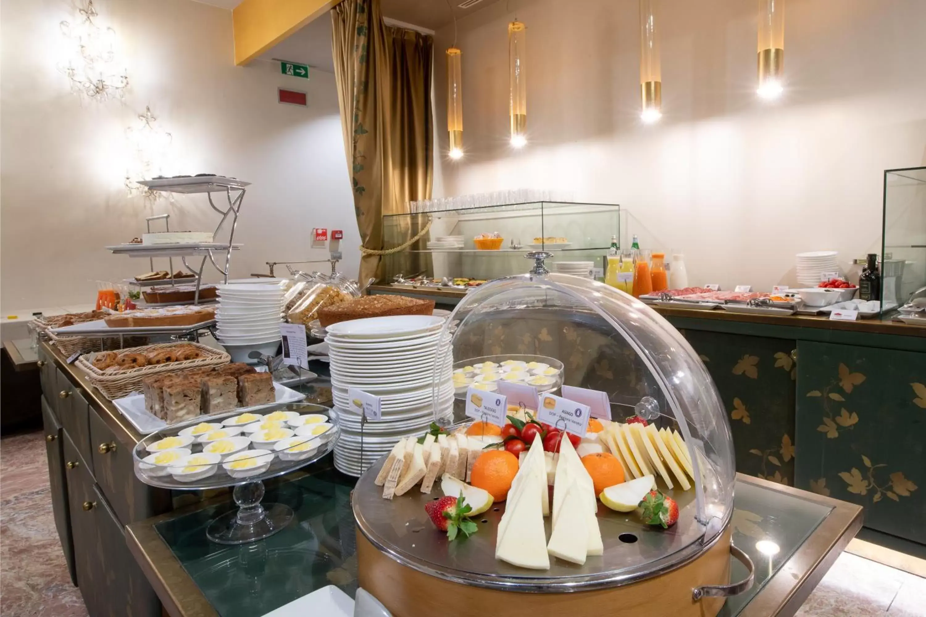 Breakfast, Food in Hotel Papadopoli Venezia - MGallery Collection