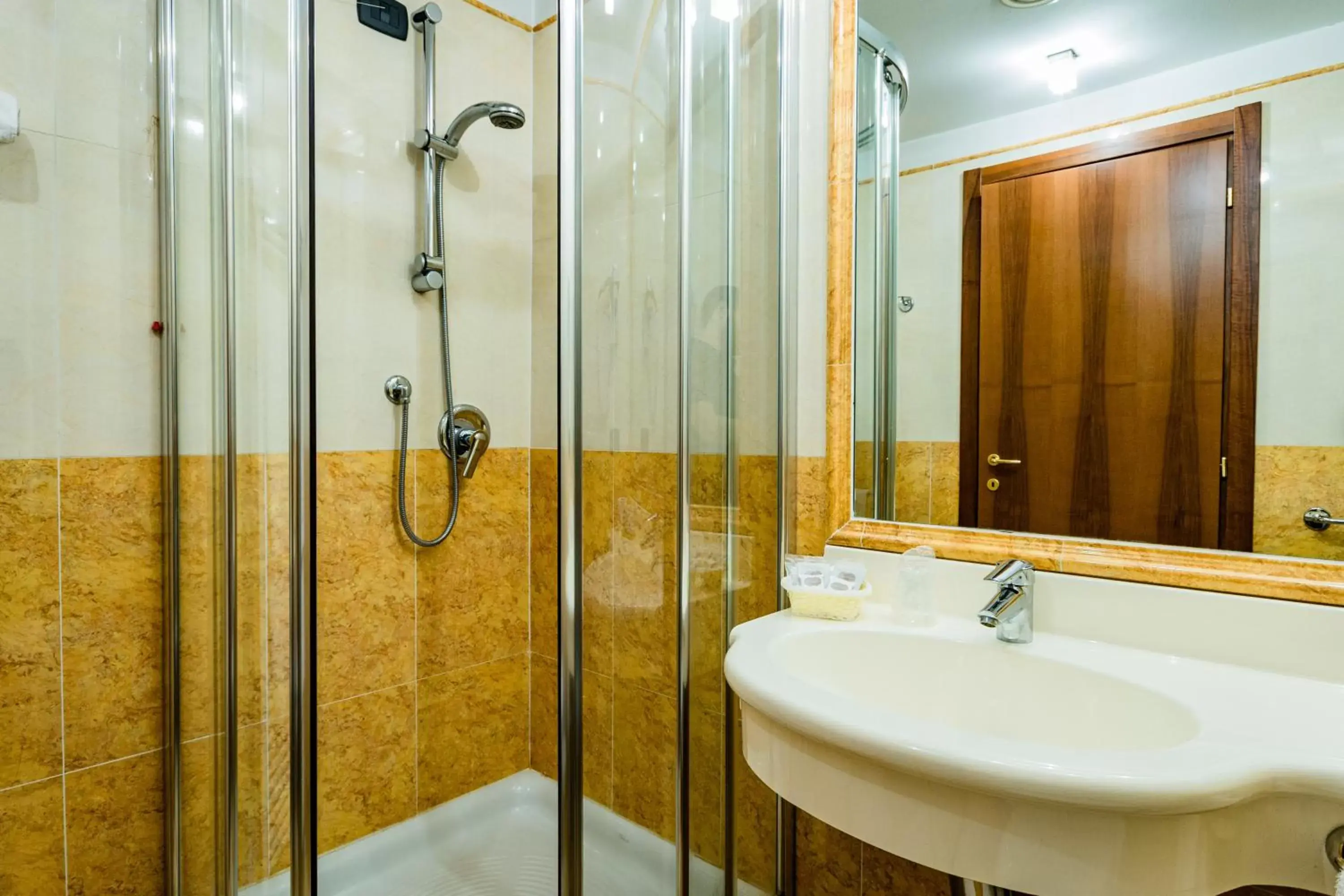 Bathroom in Hotel Lucrezia Borgia