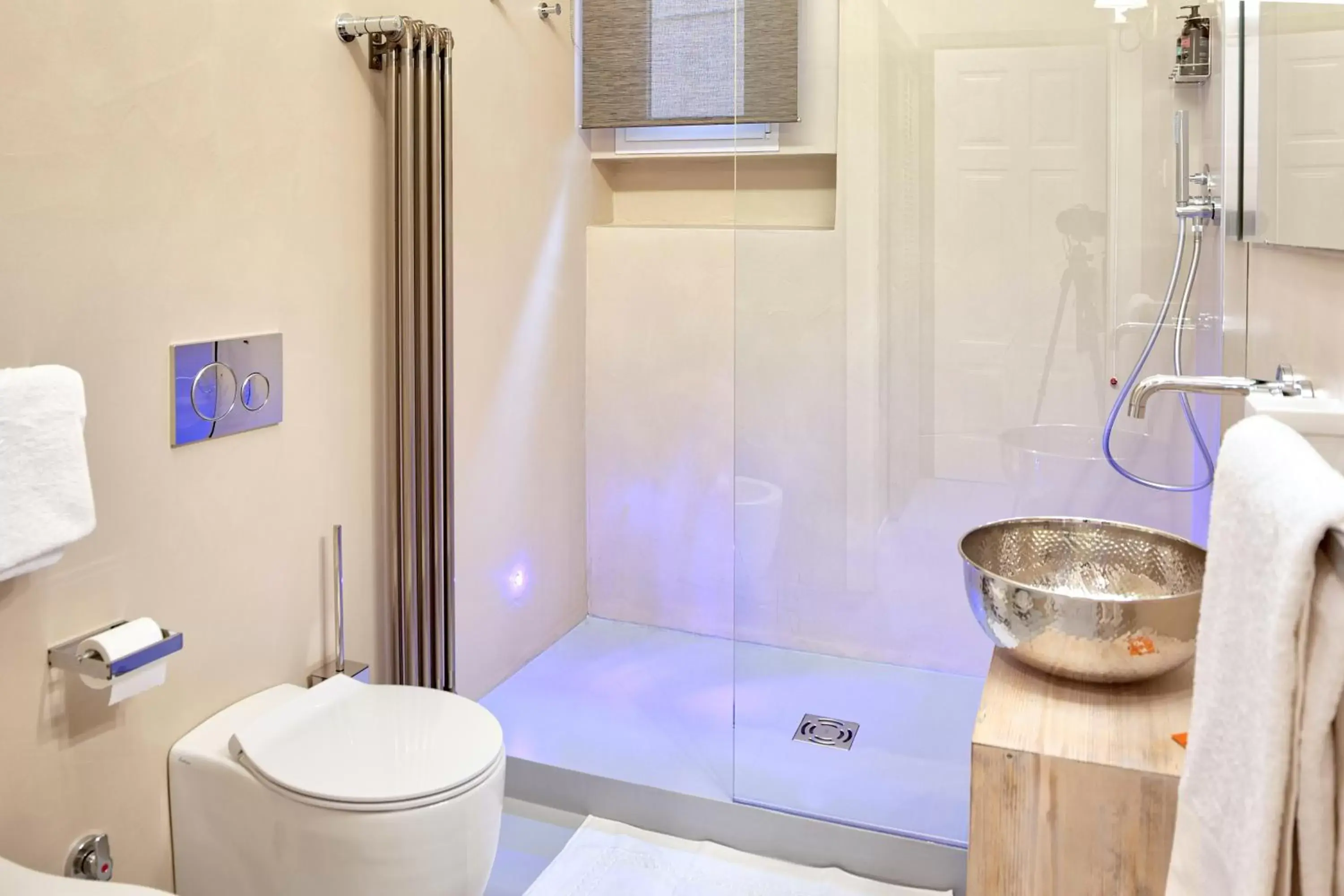 Bathroom in A'Mare Luxury Rooms