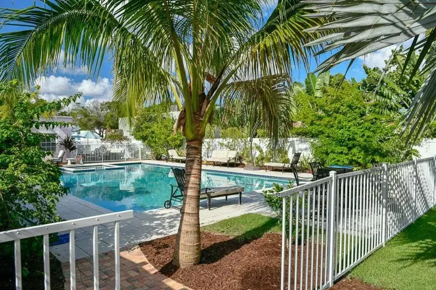 Swimming Pool in Old Colorado Inn