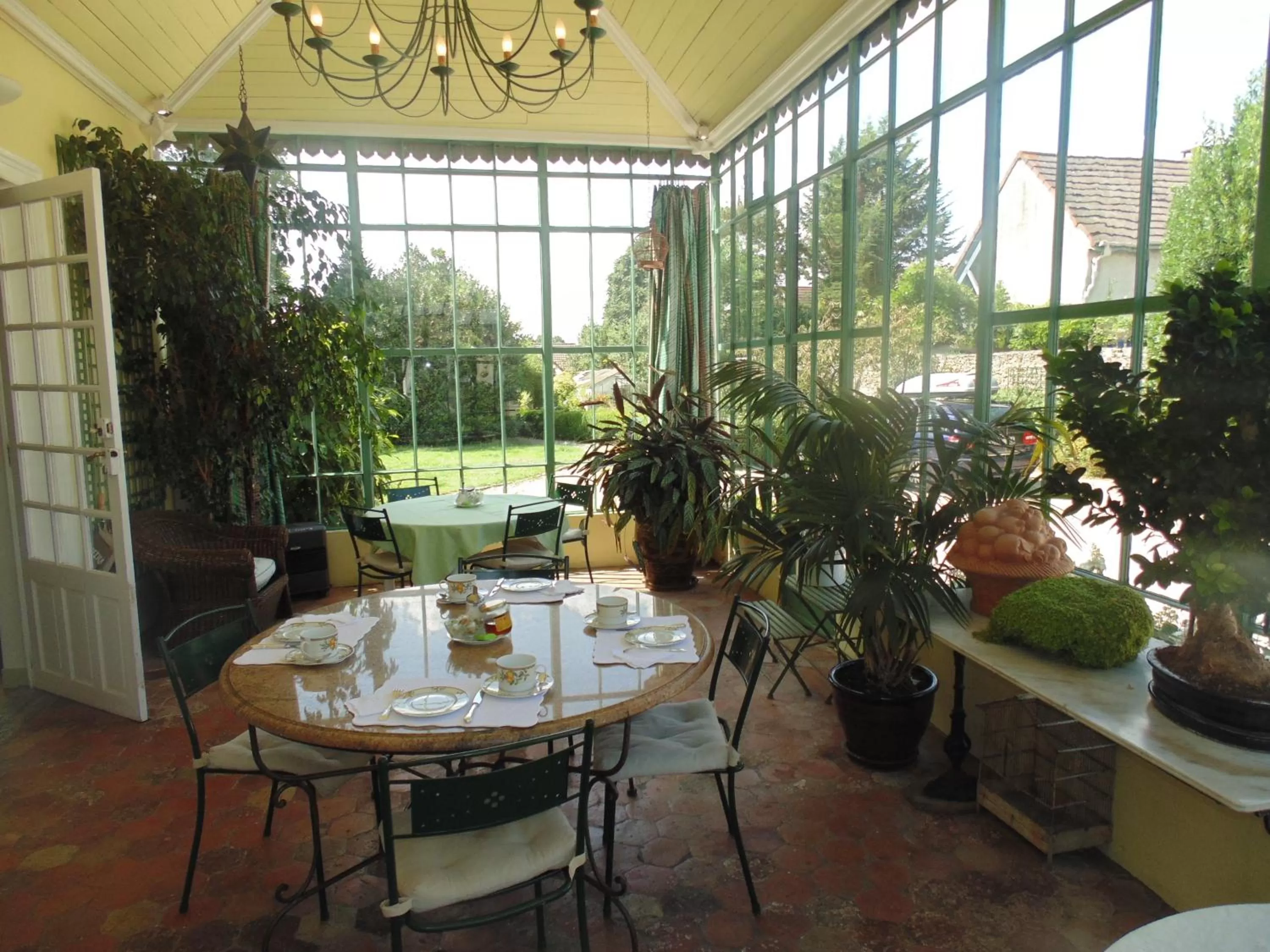 Dining area in Clos Saint Nicolas