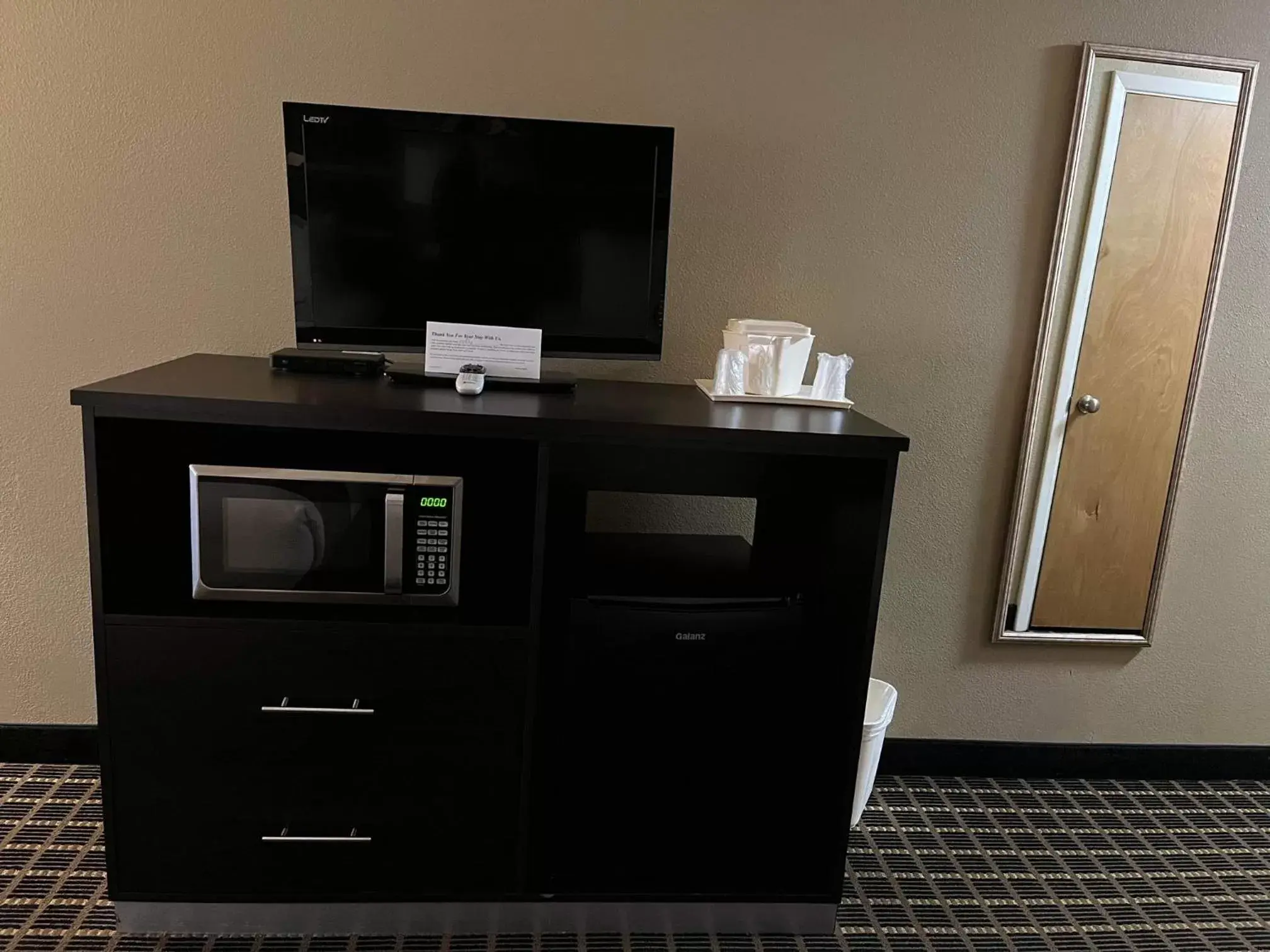 TV and multimedia, TV/Entertainment Center in Quality Inn & Suites Bradford