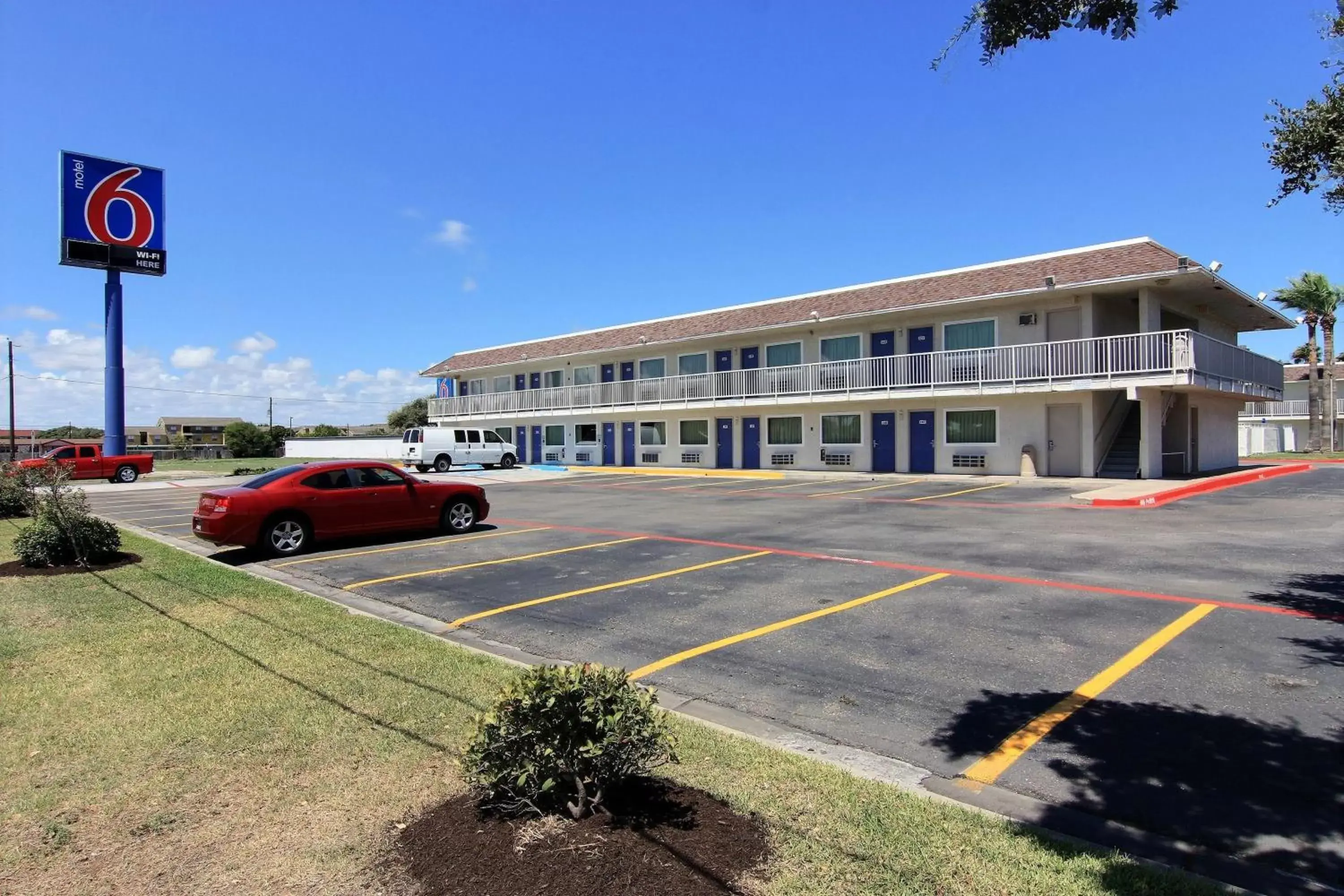 Facade/entrance, Property Building in Motel 6-Corpus Christi, TX - East - North Padre Island