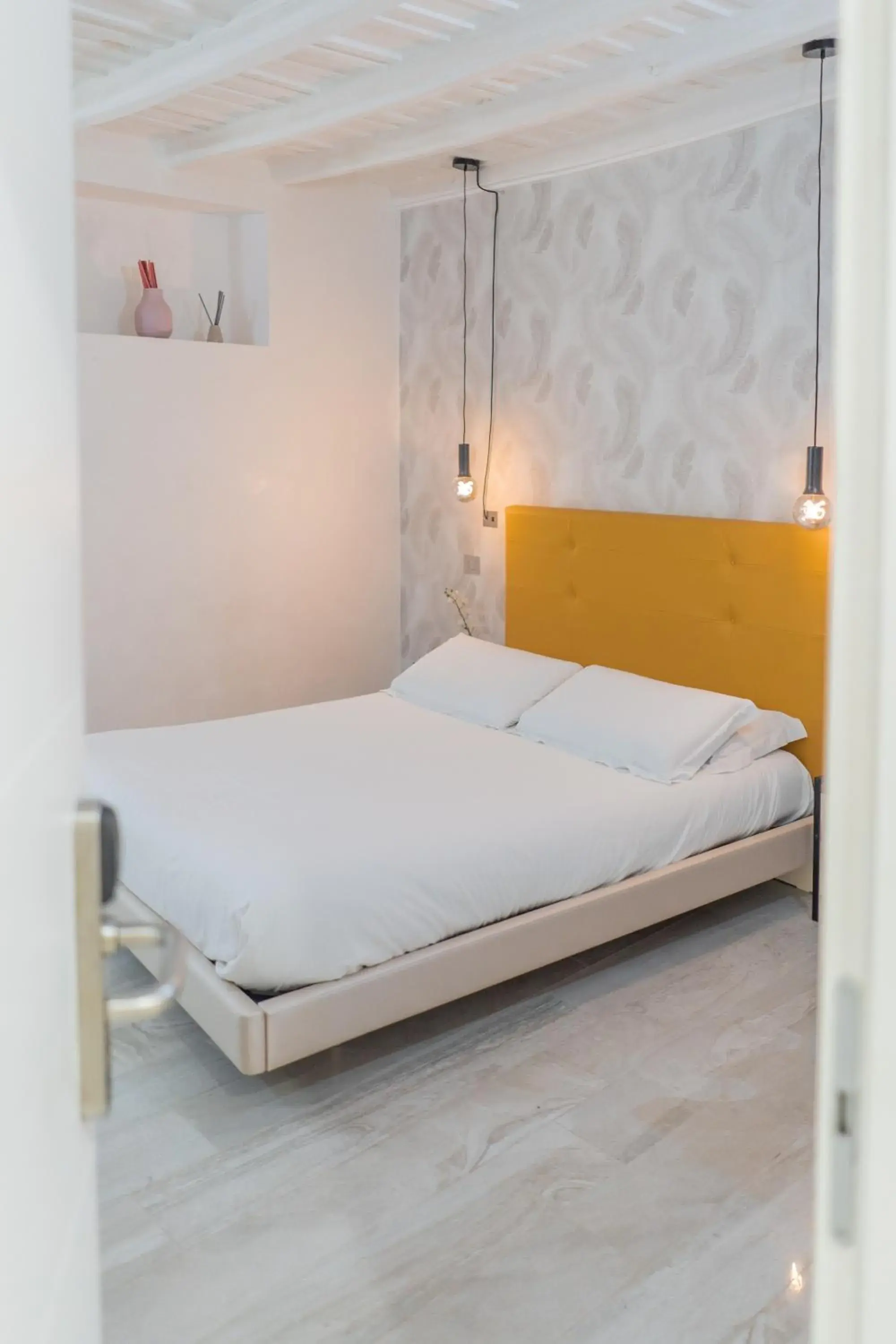 Bed in iRooms - Spanish Steps