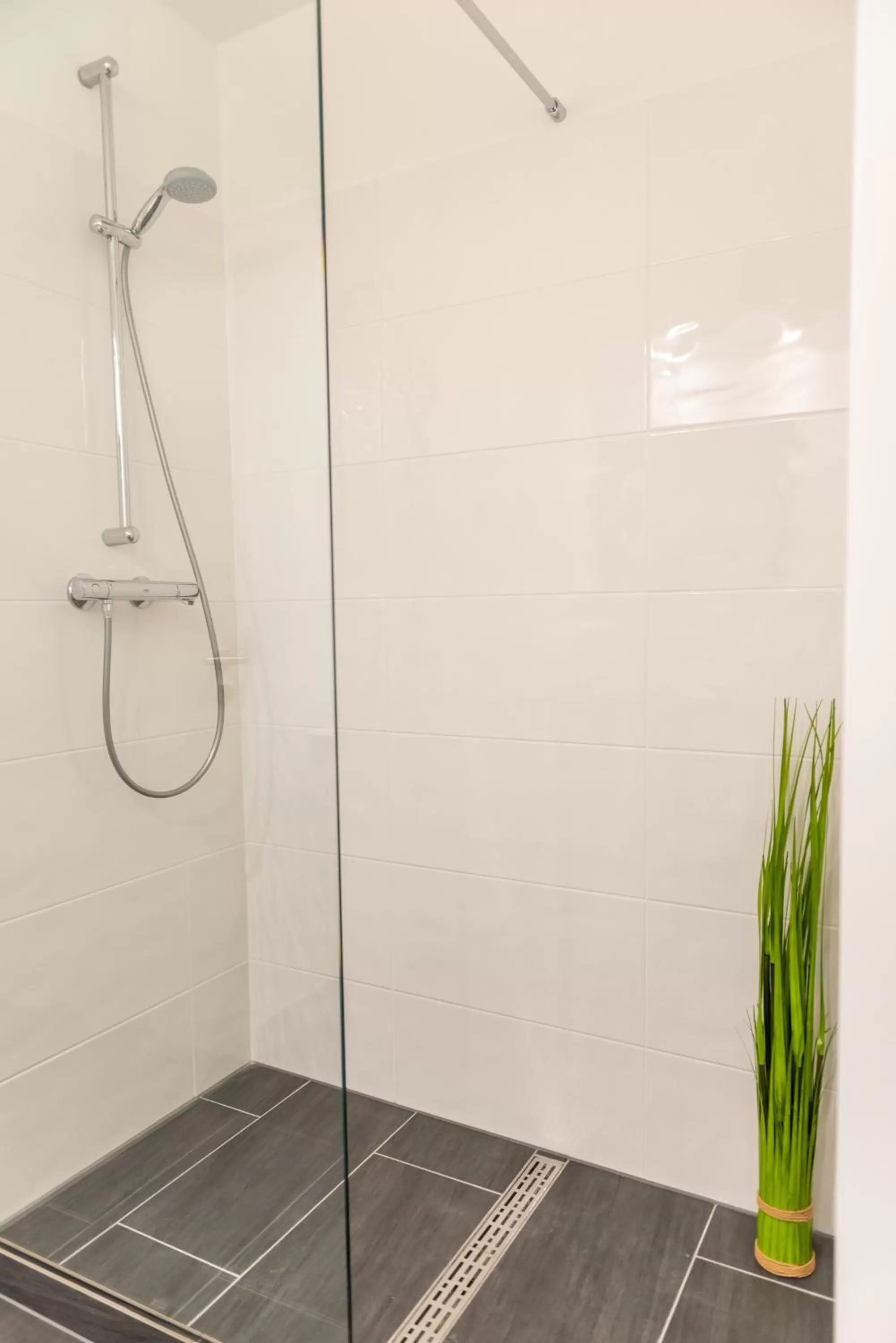Shower in Intermar Hotel & Apartments