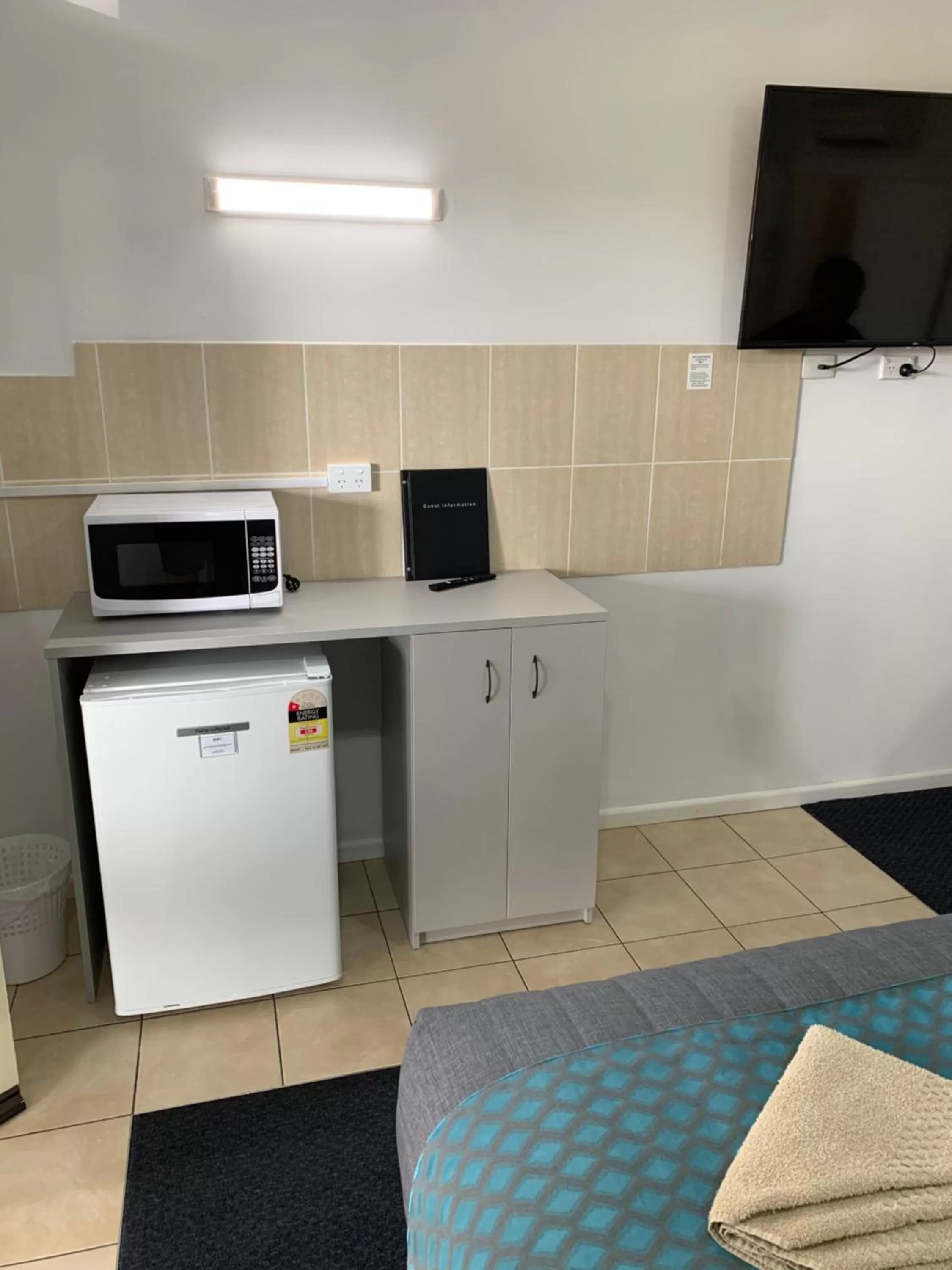 Kitchen or kitchenette in Glen Innes Motel