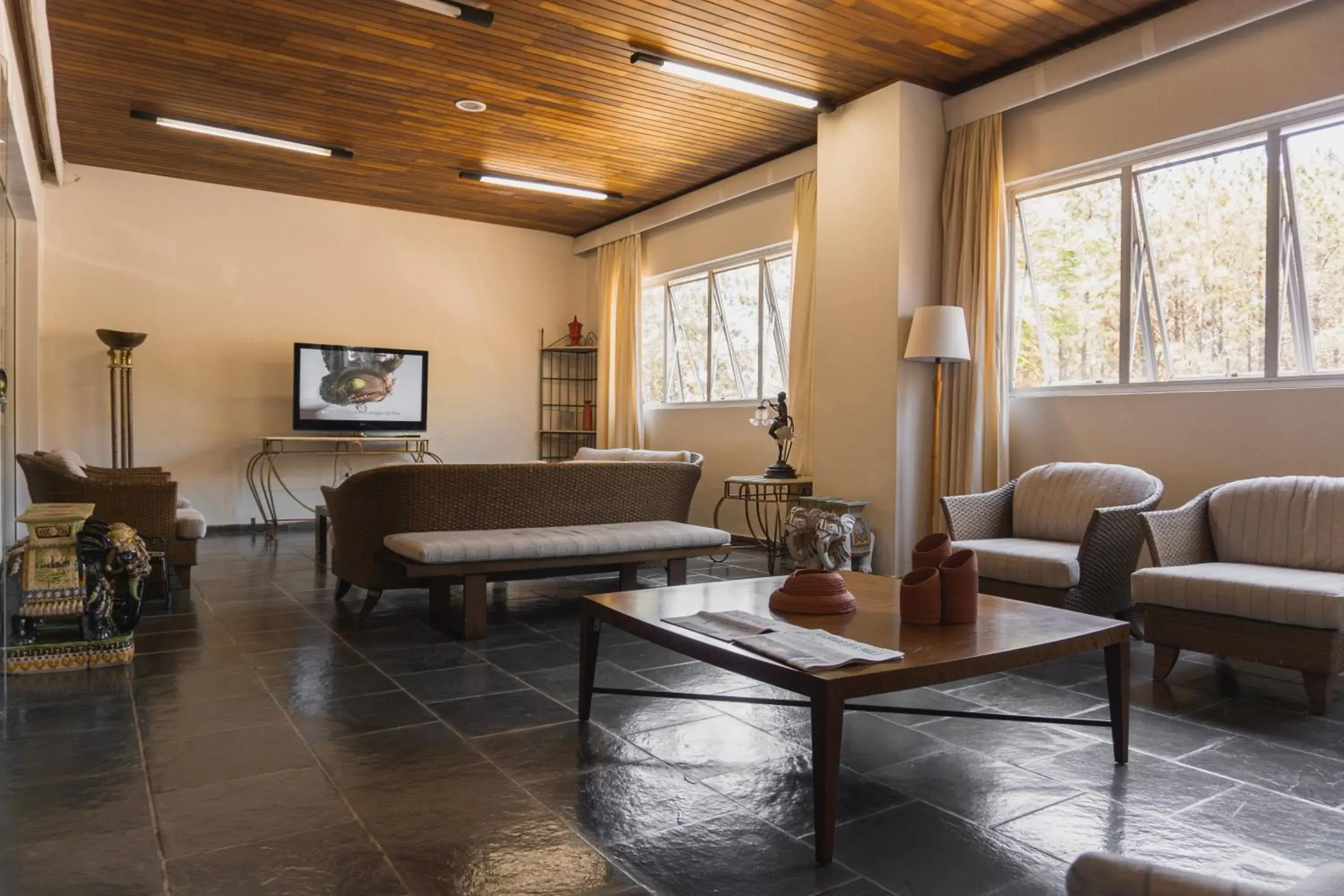 Communal lounge/ TV room, Seating Area in Guararema Parque Hotel