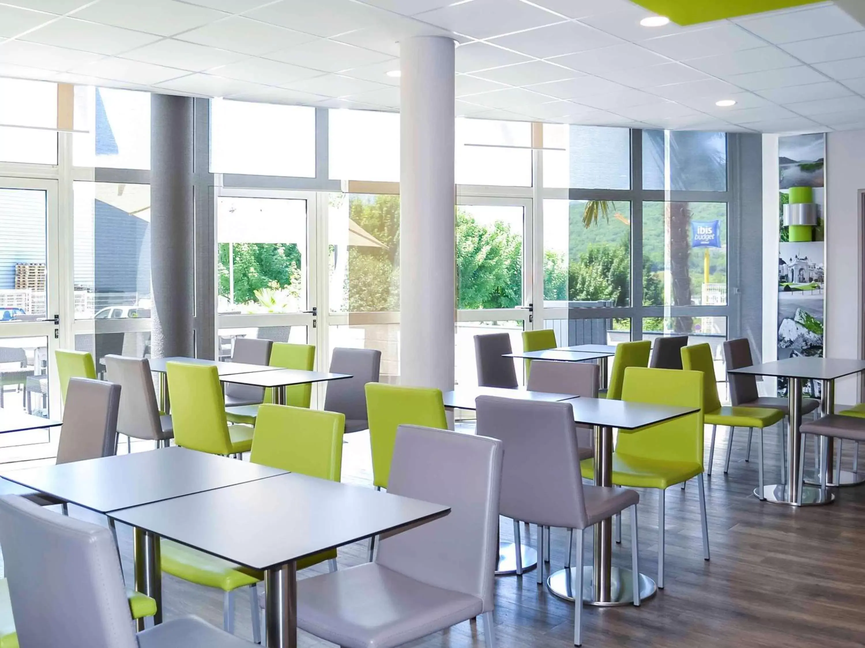 On site, Restaurant/Places to Eat in ibis budget Aix Les Bains - Grésy