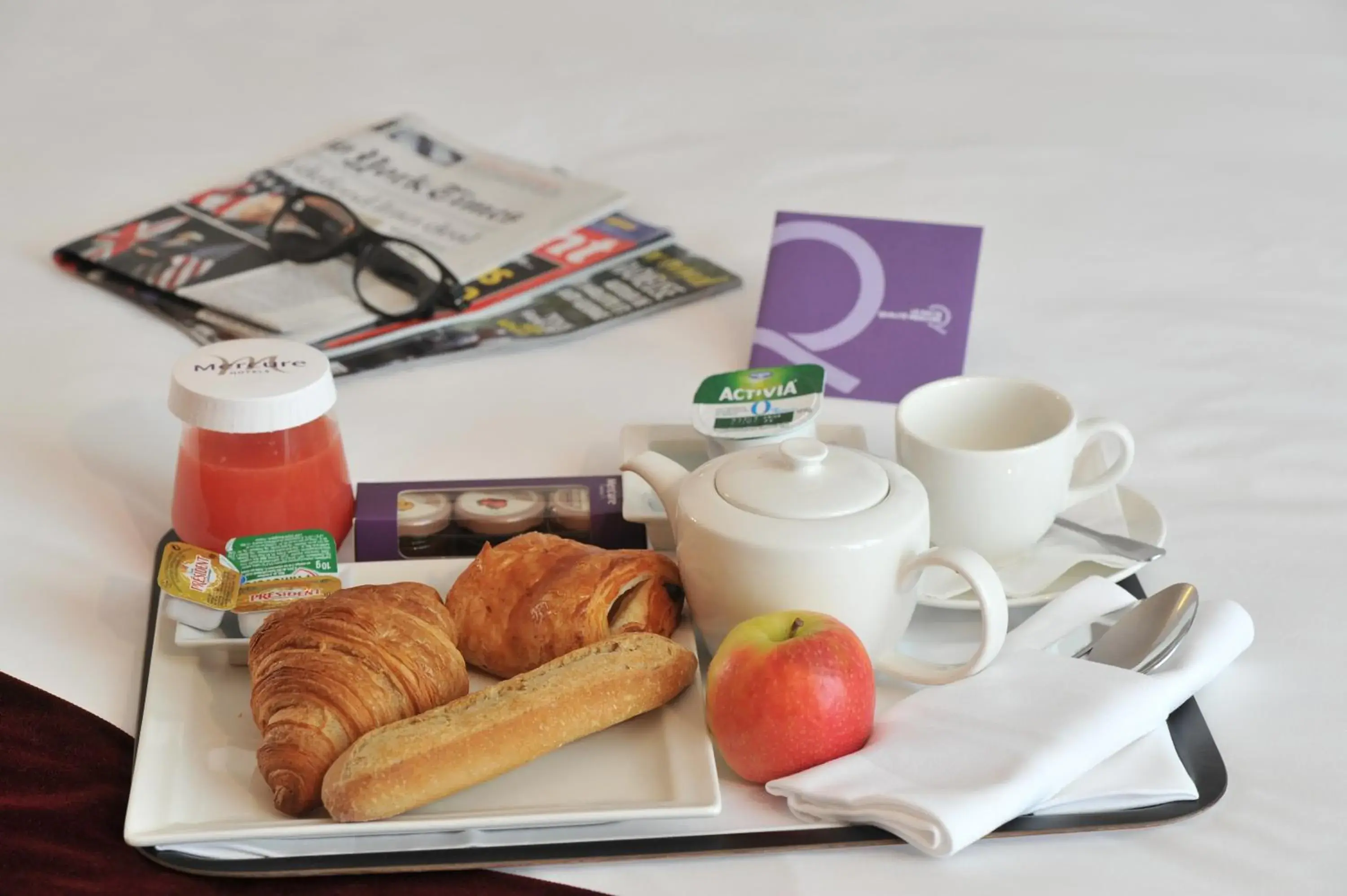 Coffee/tea facilities, Breakfast in Hotel Mercure Paris Opera Faubourg Montmartre
