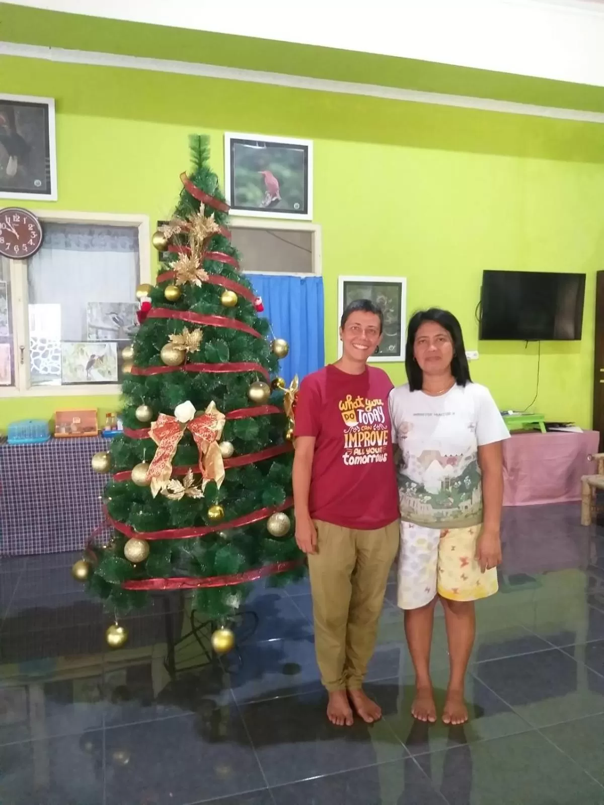 Communal lounge/ TV room in Tangkoko Lodge