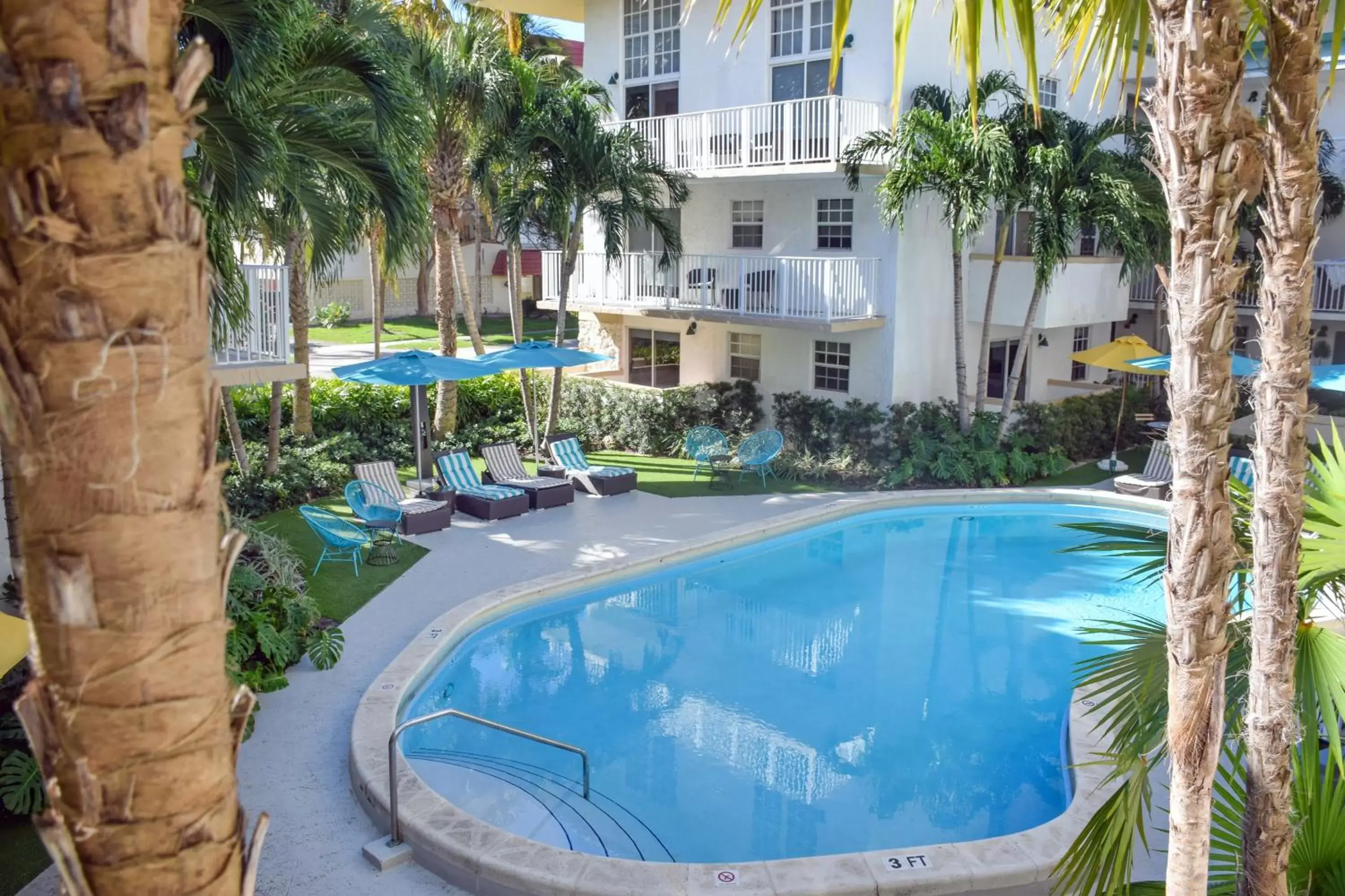 Patio, Swimming Pool in Coral Reef at Key Biscayne
