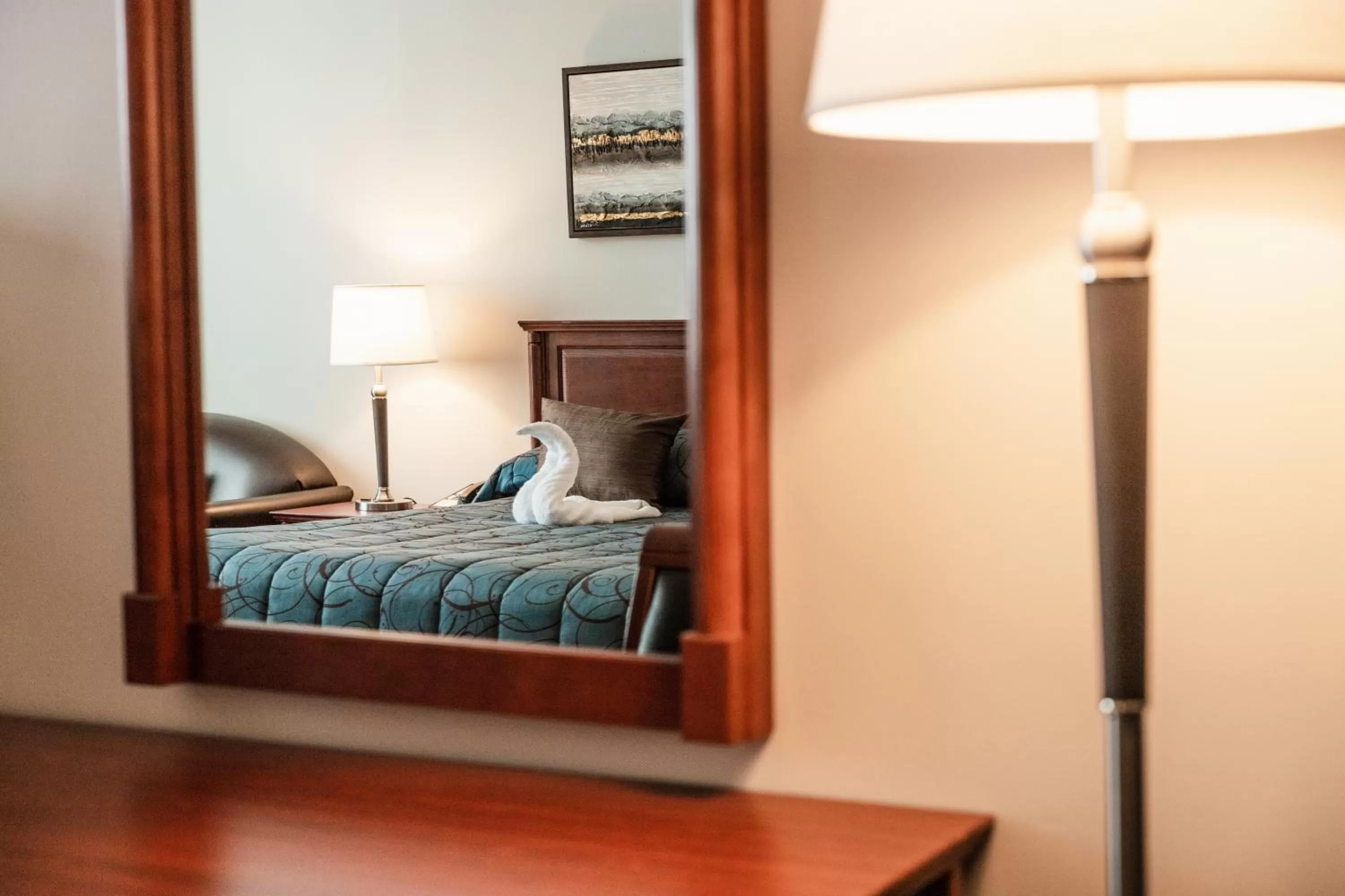 Bed in Adam's Airport Inn