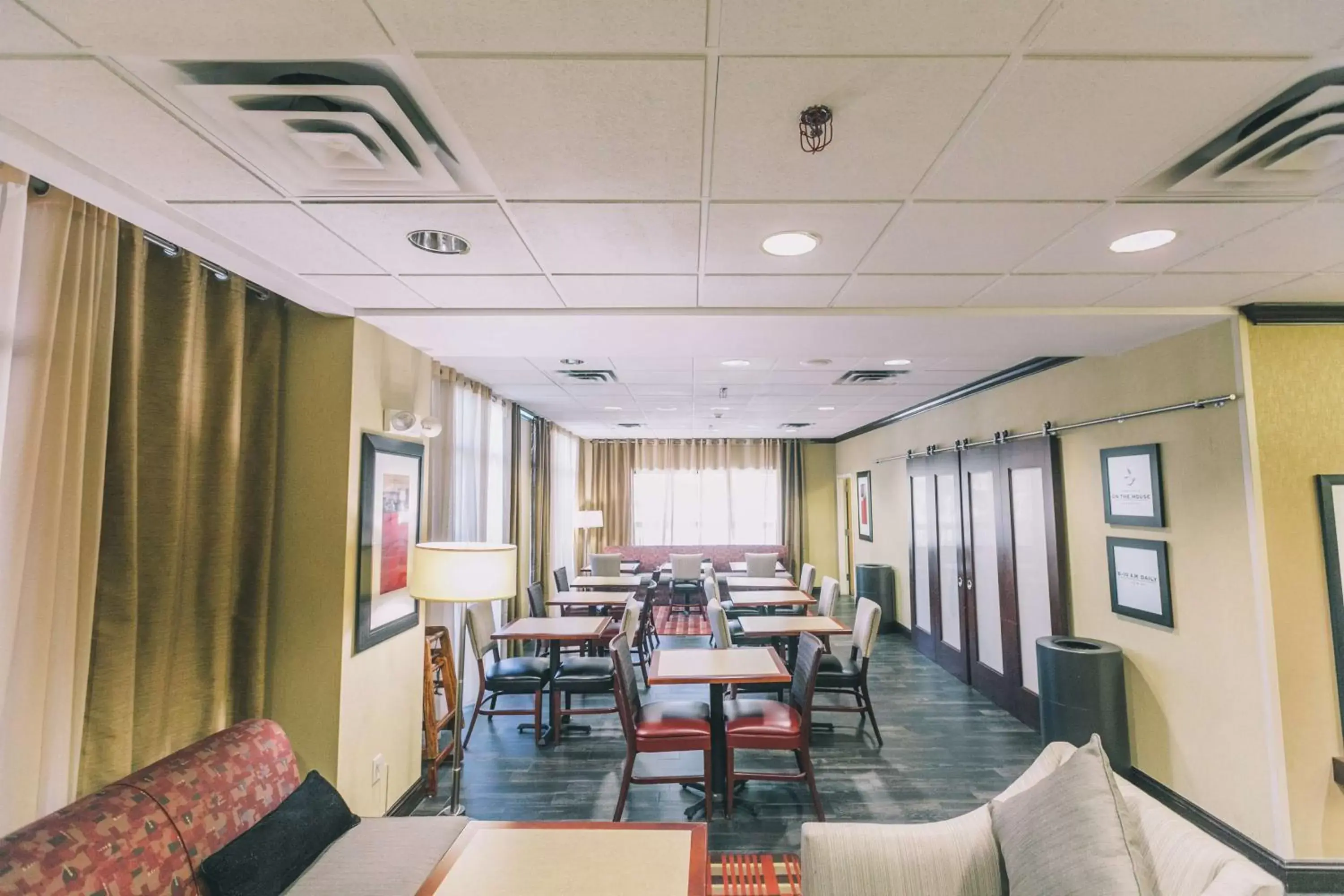 Dining area, Restaurant/Places to Eat in Hampton Inn Tallahassee-Central