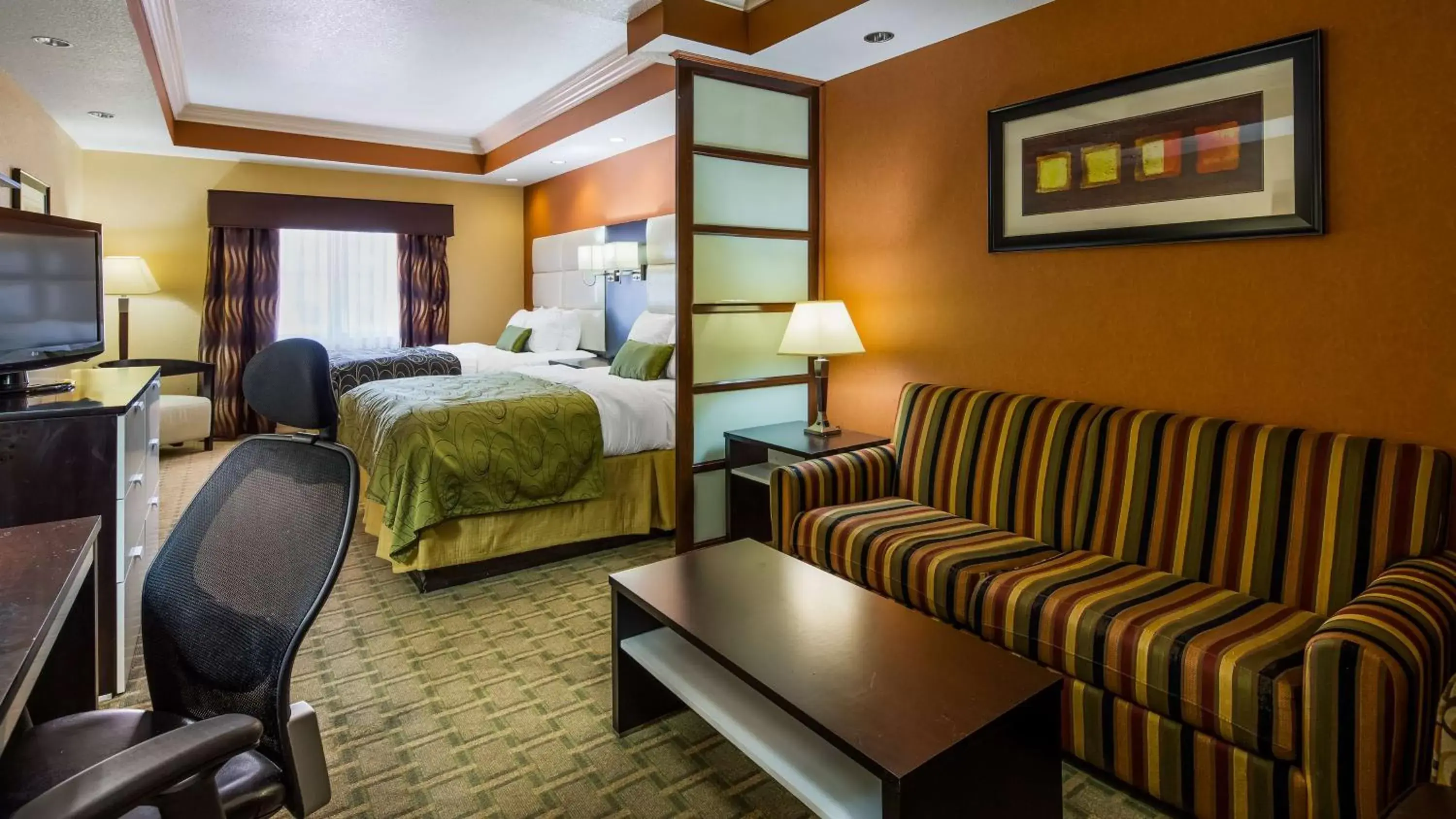 Queen Room with Two Queen Beds - Non-Smoking in Best Western Plus JFK Inn & Suites