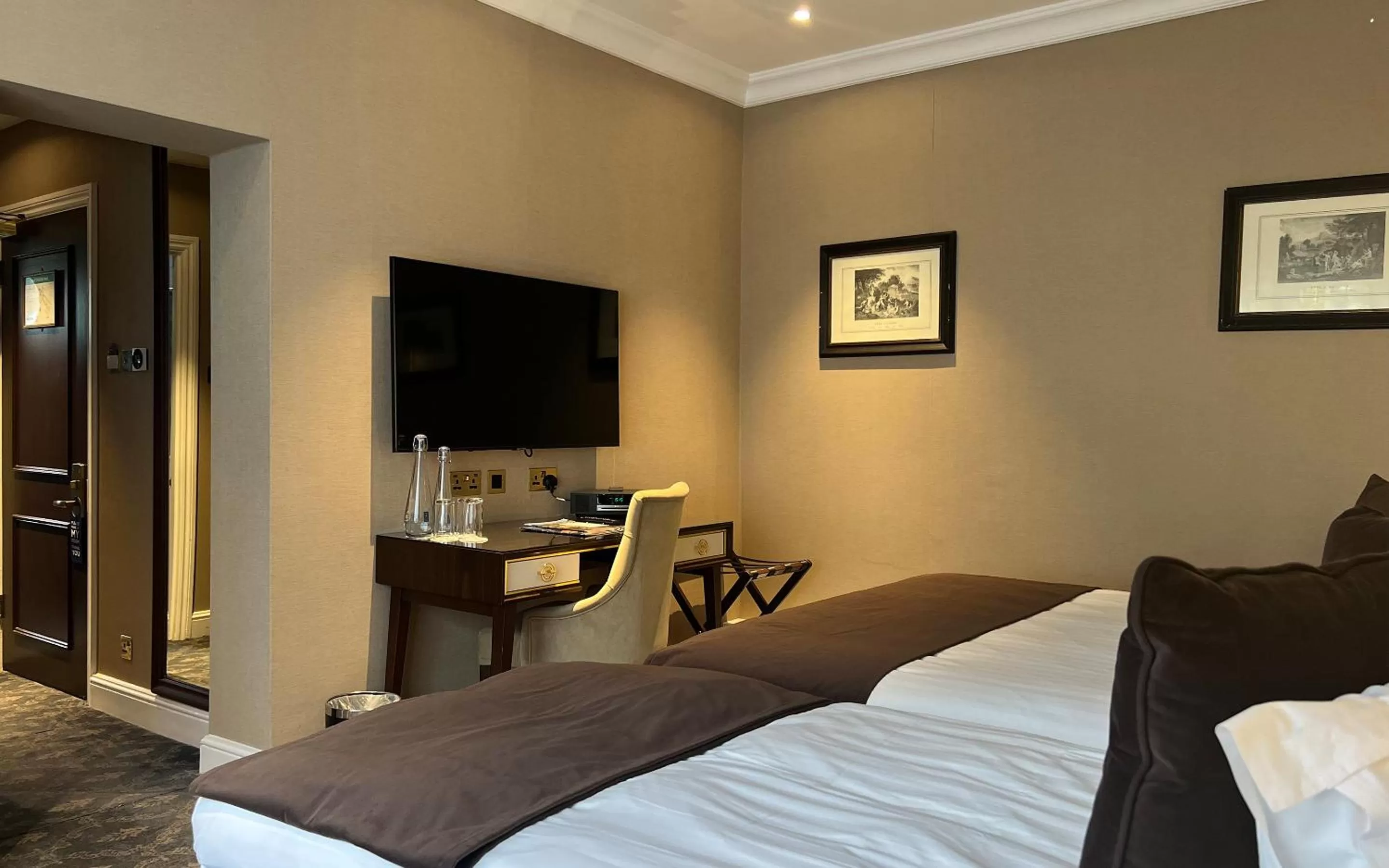 View (from property/room), Bed in Warren House Hotel