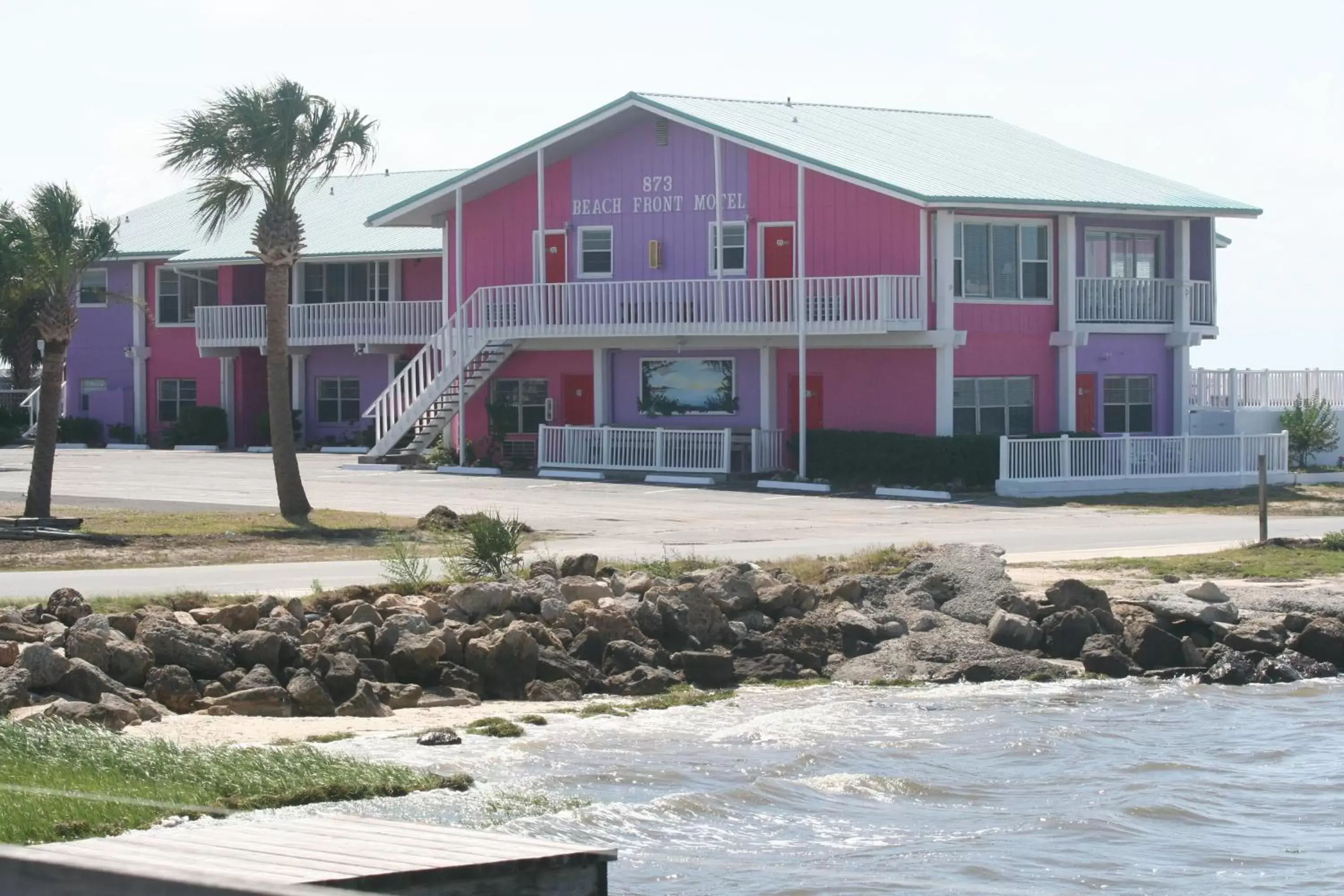 Facade/entrance, Property Building in Beach Front Motel Cedar Key